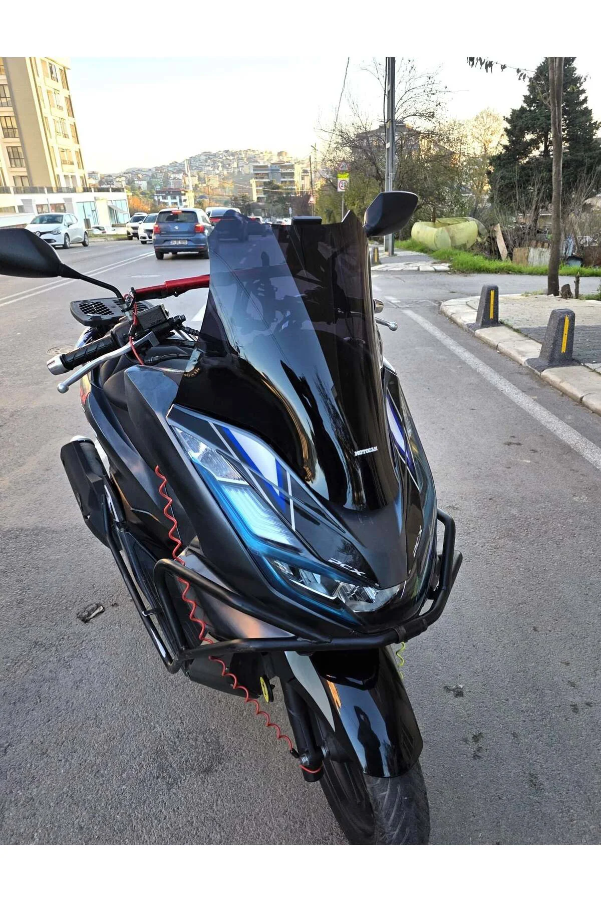 Honda PCX Ön Cam 2021-2024 Model 47cm Siyah Renkli 4mm SPORTİF