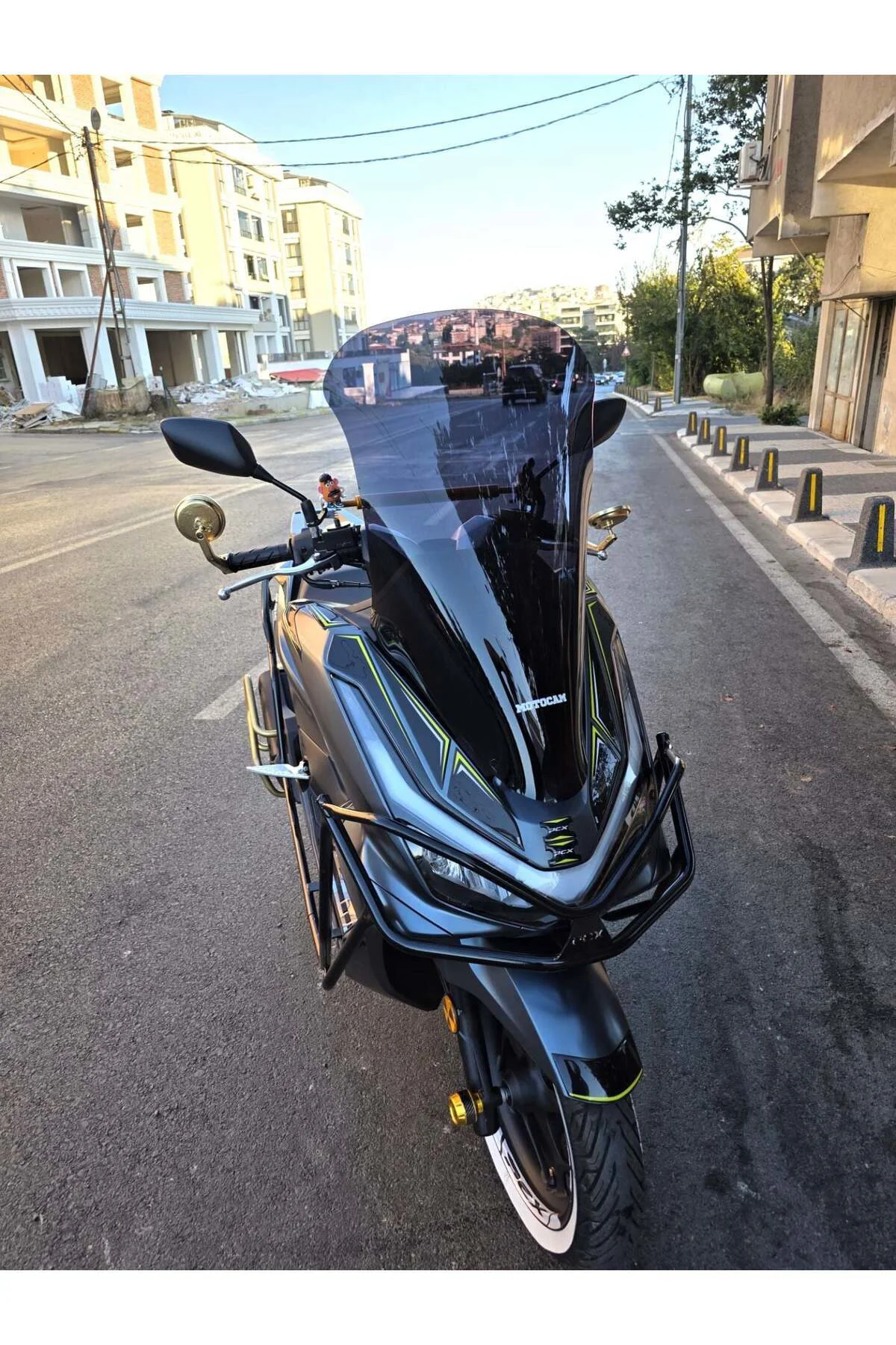 Honda PCX Ön Cam 2025-2026 Model 72cm Siyah Renkli 4mm