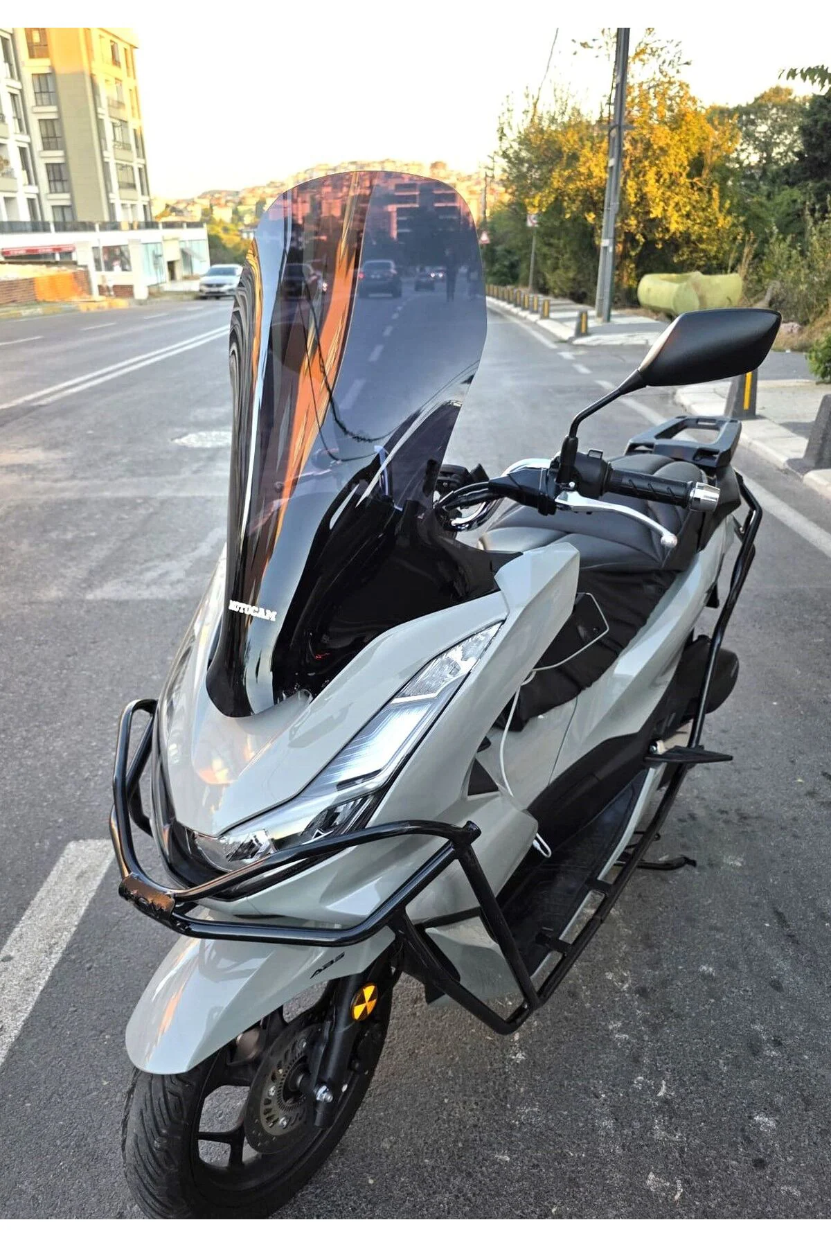 Honda PCX Ön Cam 2021-2024 Model 65cm Siyah Renkli 4mm