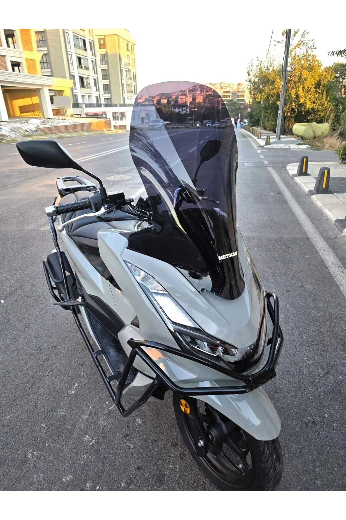 Honda PCX Ön Cam 2021-2024 Model 65cm Siyah Renkli 4mm