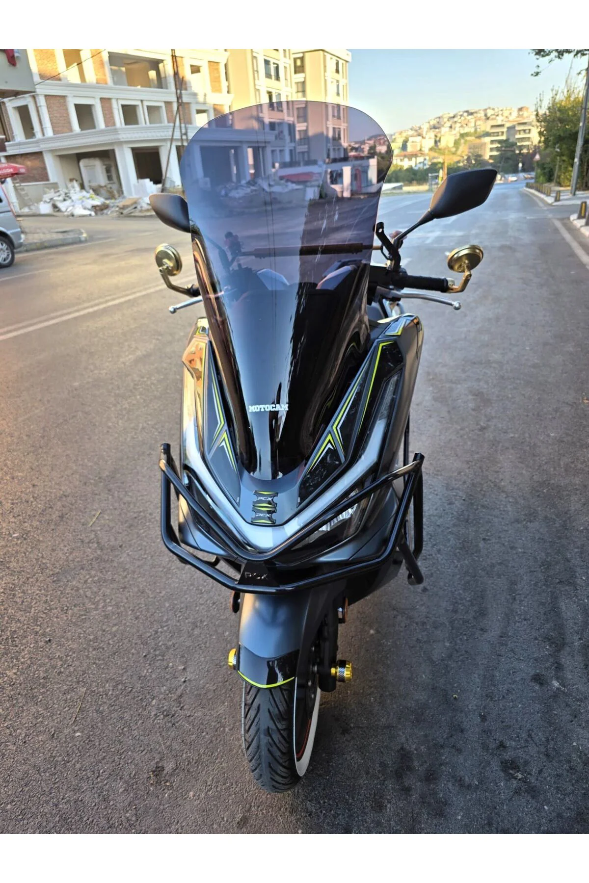 Honda PCX Ön Cam 2025-2026 Model 72cm Siyah Renkli 4mm