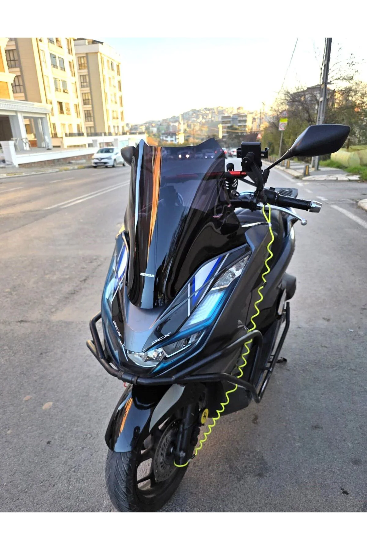 Honda PCX Ön Cam 2021-2024 Model 47cm Siyah Renkli 4mm SPORTİF