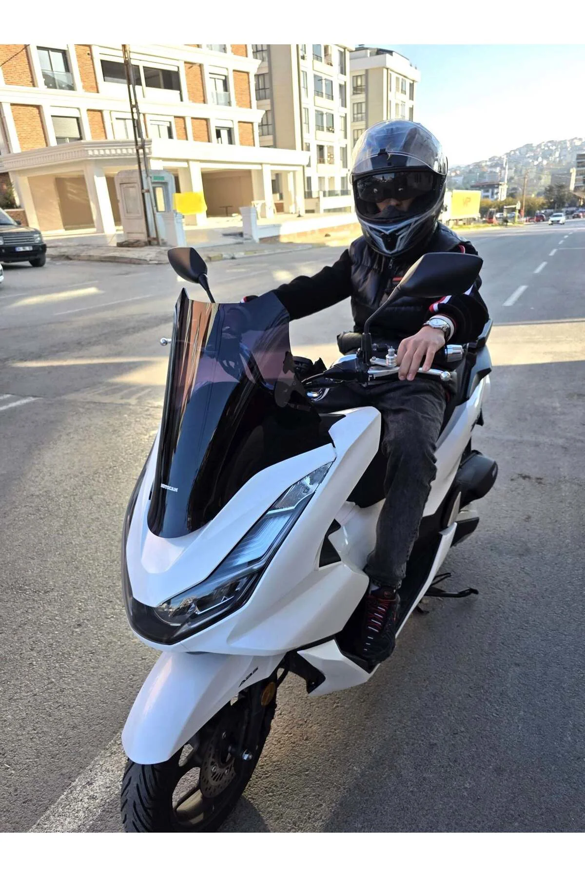 Honda PCX Ön Cam 2021-2024 Model 47cm Siyah Renkli 4mm SPORTİF