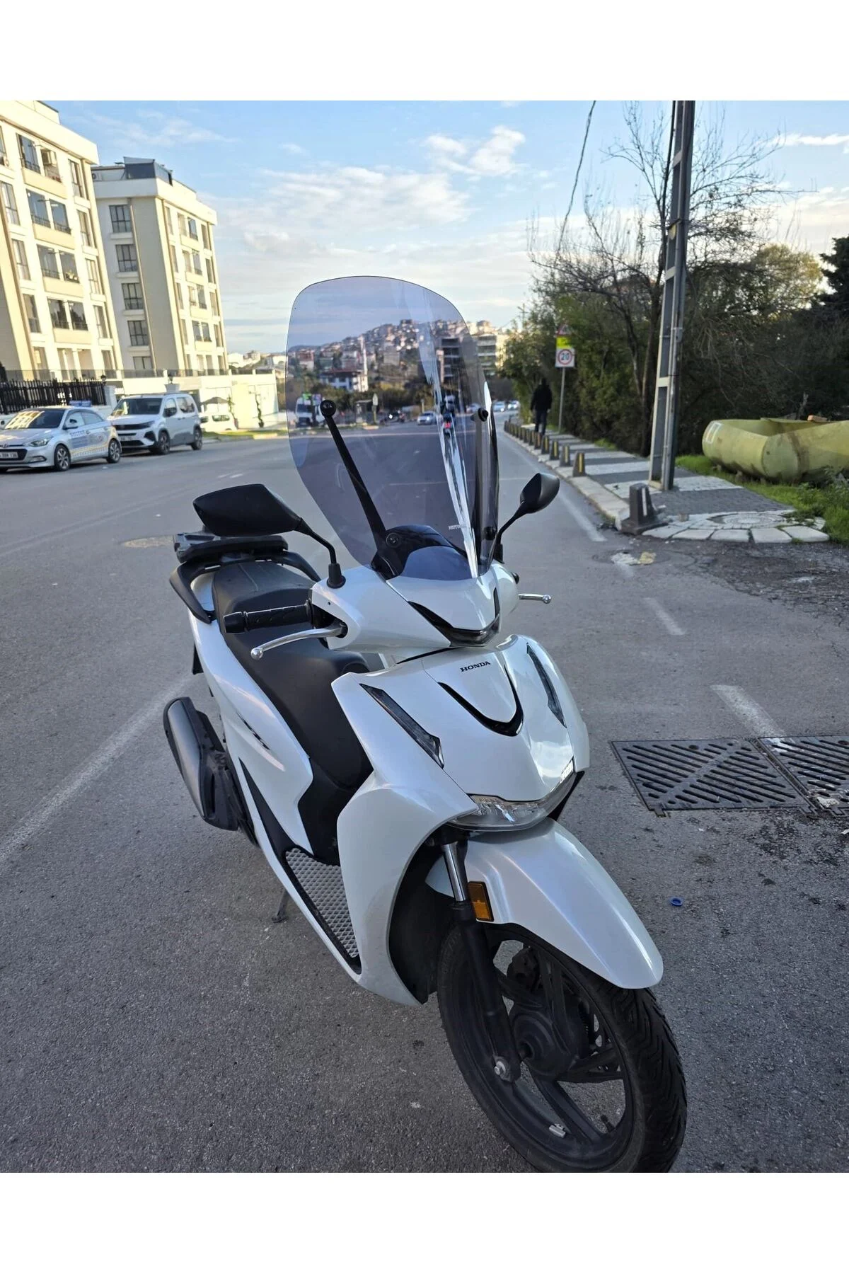 Honda SH 125 Ön Cam 2024-2026 Model 57cm Füme Renkli 4mm APARATSIZ - Görsel 8