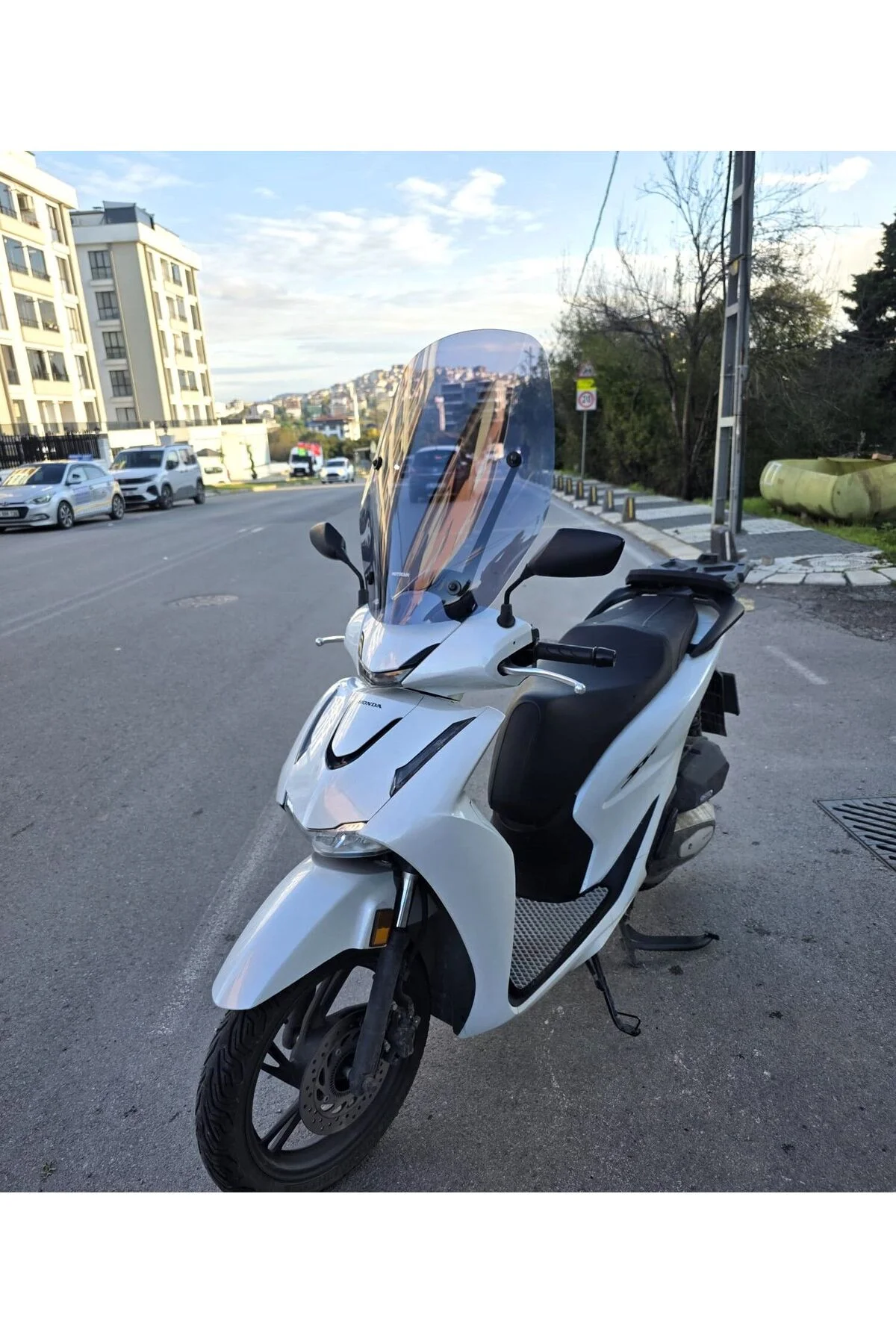 Honda SH 125 Ön Cam 2024-2026 Model 57cm Füme Renkli 4mm APARATSIZ - Görsel 6