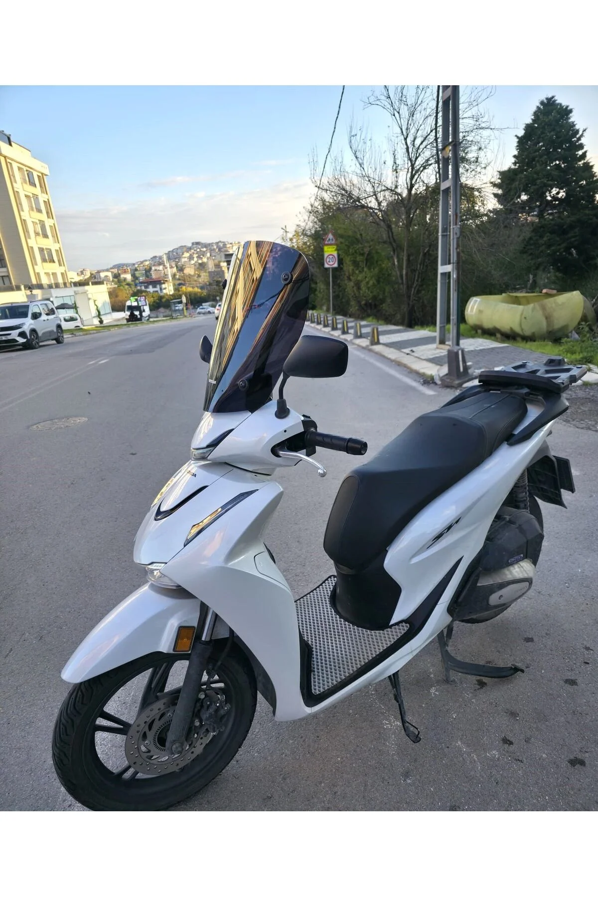 Honda SH 125 Ön Cam 2024-2026 Model 41cm Siyah Renkli 4mm APARATSIZ - Görsel 5