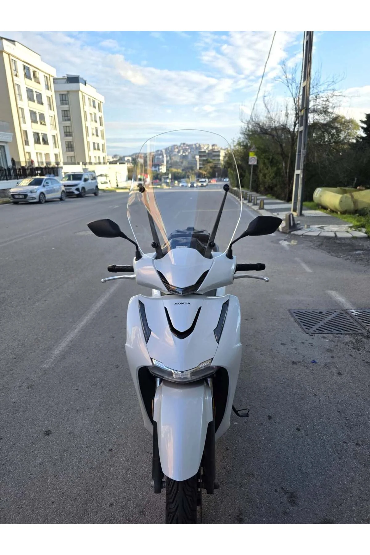 Honda SH 125 Ön Cam 2024-2026 Model 57cm Şeffaf Renkli 4mm APARATSIZ - Görsel 5