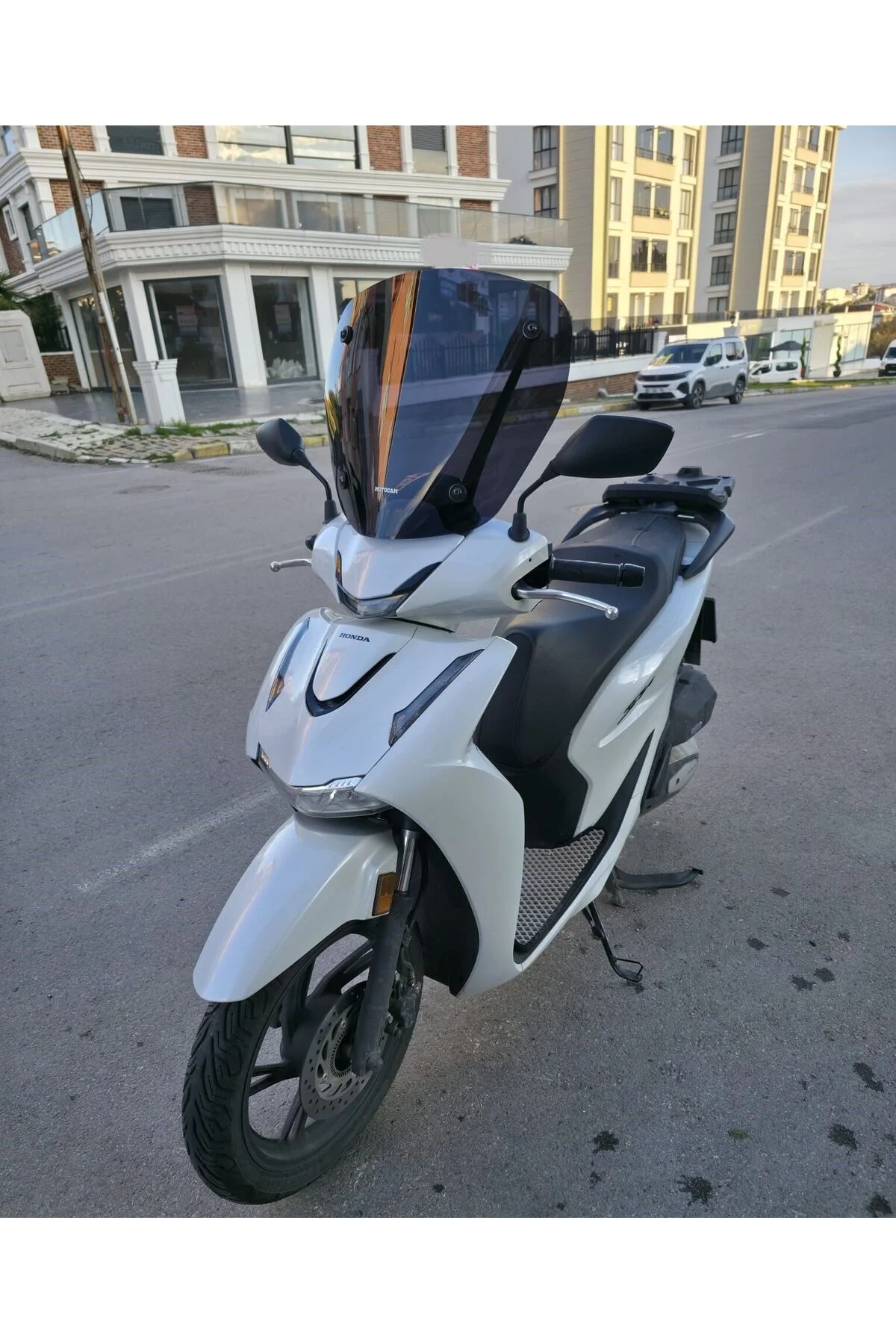 Honda SH 125 Ön Cam 2024-2026 Model 41cm Siyah Renkli 4mm APARATSIZ - Görsel 3
