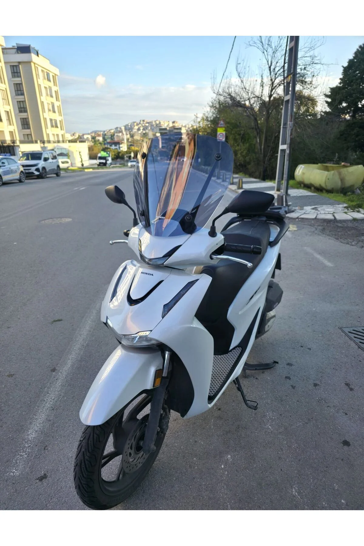 Honda SH 125 Ön Cam 2024-2026 Model 41cm Füme Renkli 4mm APARATSIZ Honda SH 125 Ön Cam 2024-2026 Model 41cm Füme Renkli 4mm APARATSIZ - Görsel 3