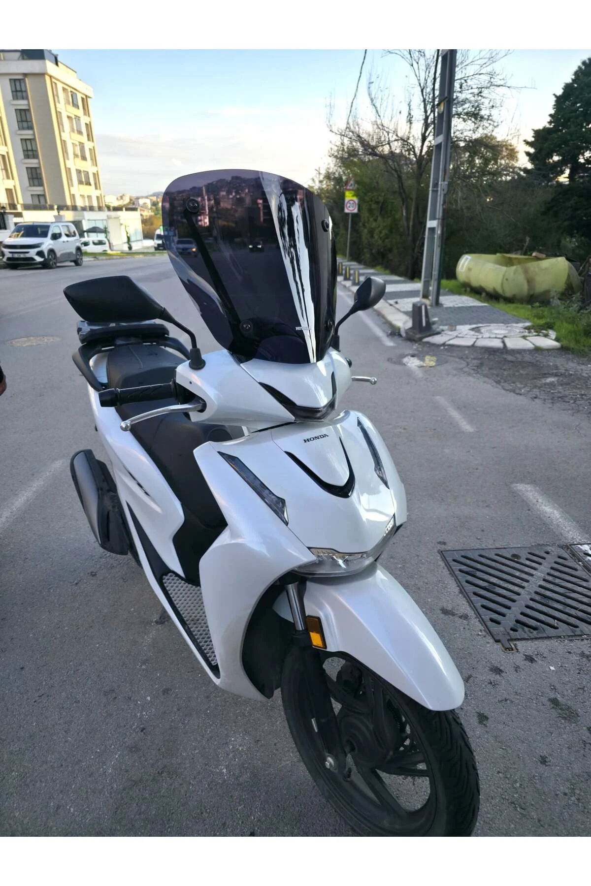 Honda SH 125 Ön Cam 2024-2026 Model 41cm Siyah Renkli 4mm APARATSIZ - Görsel 2