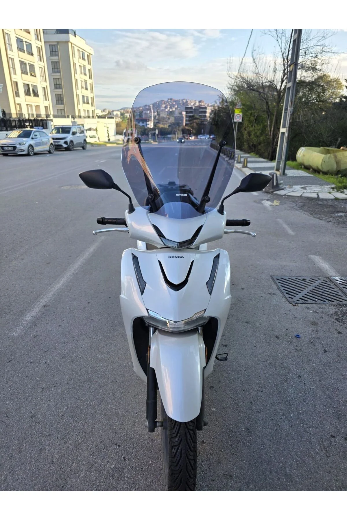 Honda SH 125 Ön Cam 2024-2026 Model 57cm Füme Renkli 4mm APARATSIZ - Görsel 5
