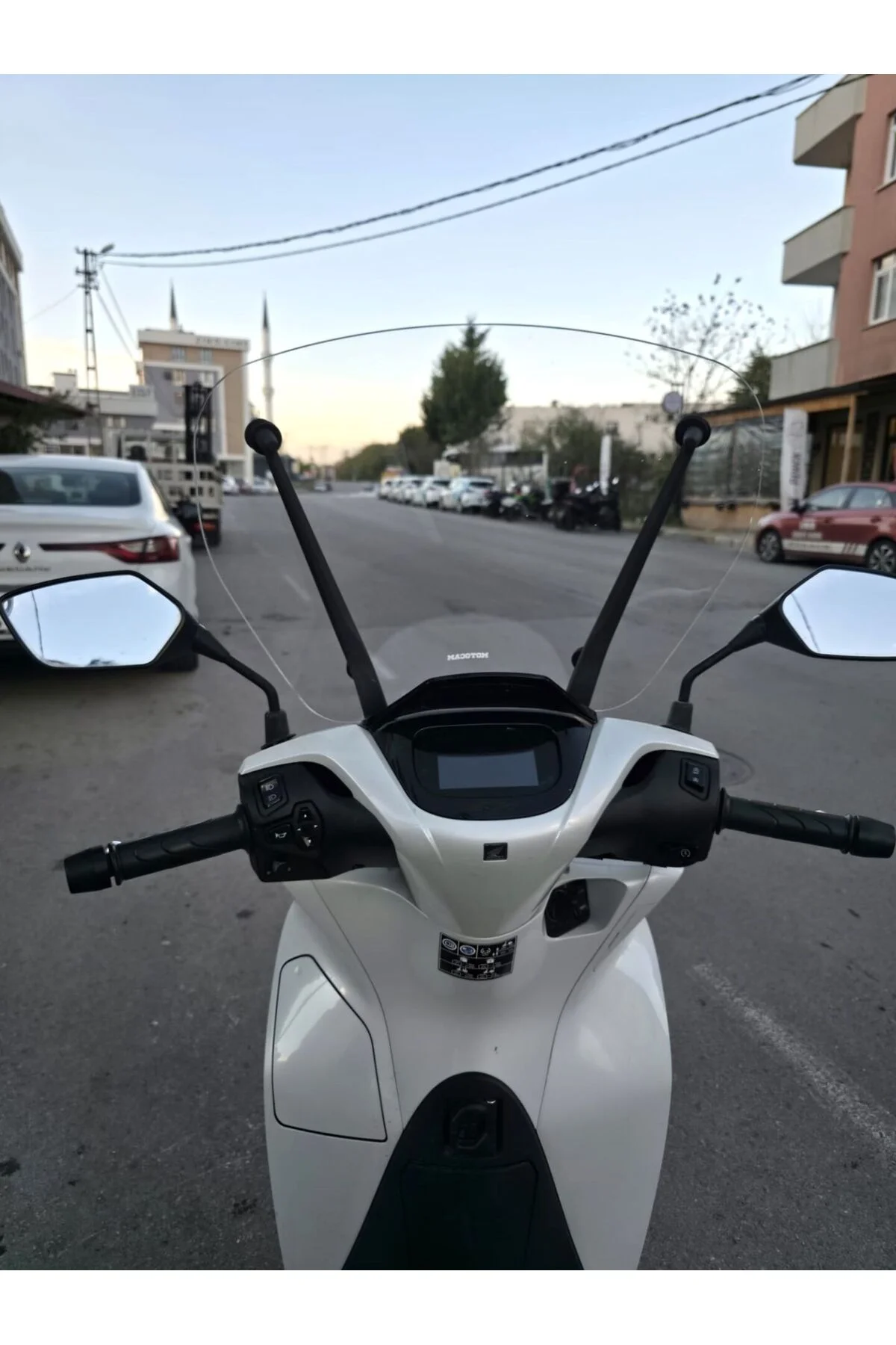 Honda SH 125 Ön Cam 2024-2026 Model 41cm Şeffaf Renkli 4mm APARATSIZ - Görsel 4