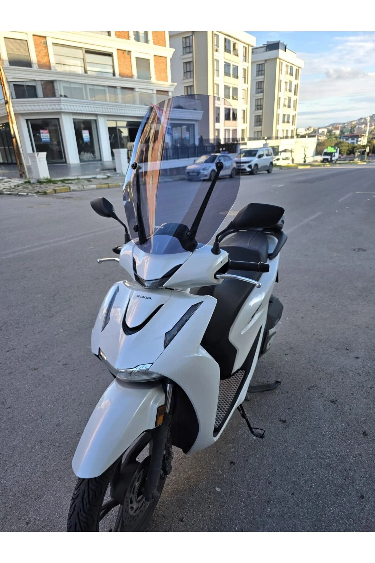 Honda SH 125 Ön Cam 2024-2026 Model 57cm Füme Renkli 4mm APARATSIZ - Görsel 3