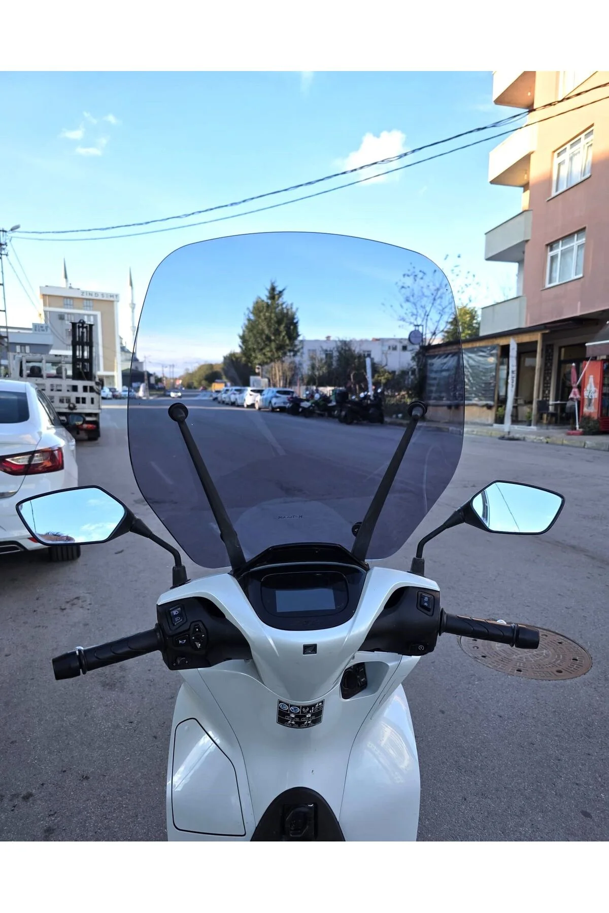 Honda SH 125 Ön Cam 2024-2026 Model 57cm Füme Renkli 4mm APARATSIZ - Görsel 4
