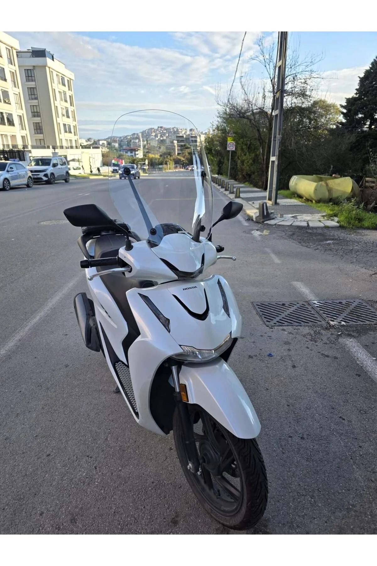 Honda SH 125 Ön Cam 2024-2026 Model 57cm Şeffaf Renkli 4mm APARATSIZ - Görsel 2