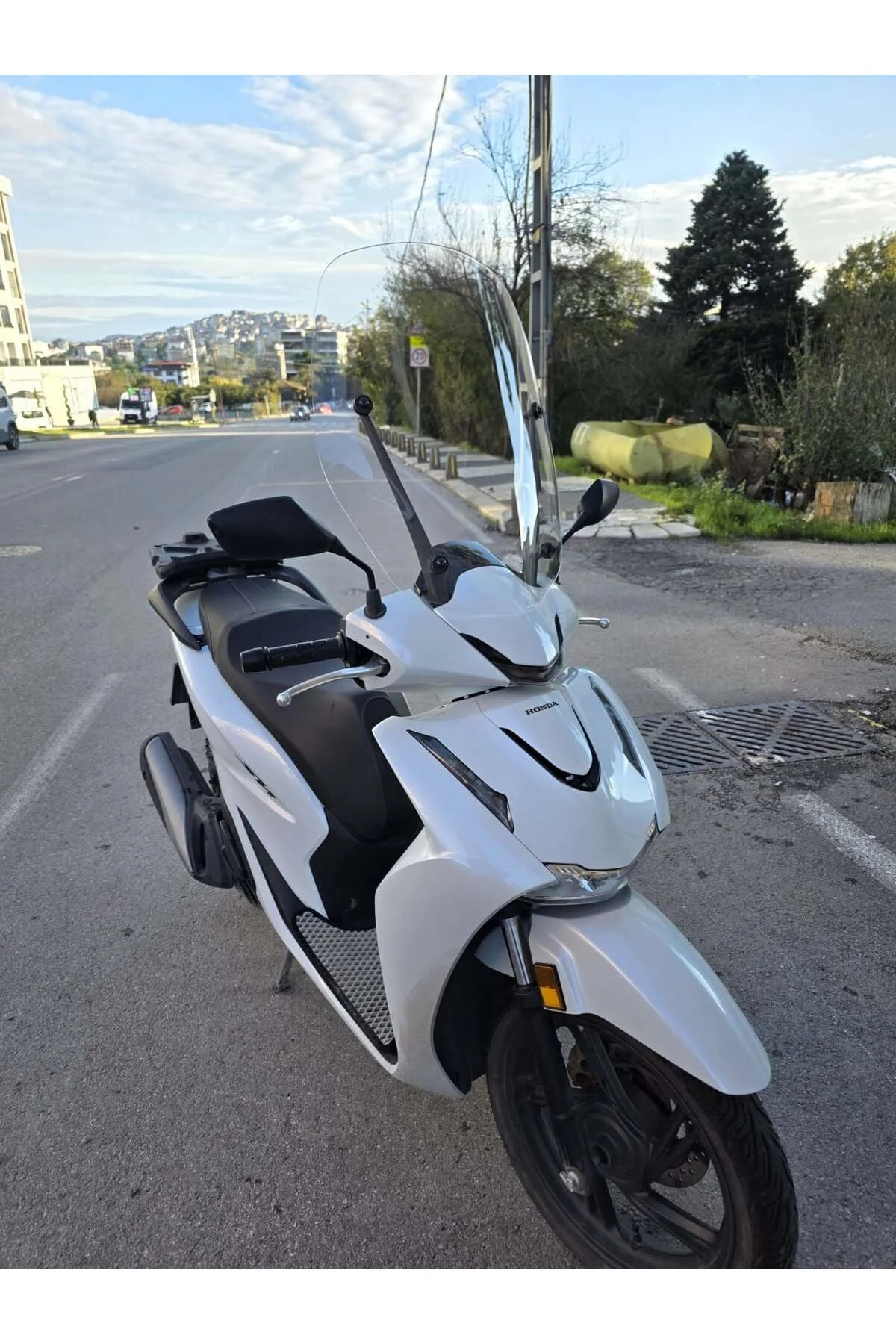 Honda SH 125 Ön Cam 2024-2026 Model 57cm Şeffaf Renkli 4mm APARATSIZ - Görsel 8