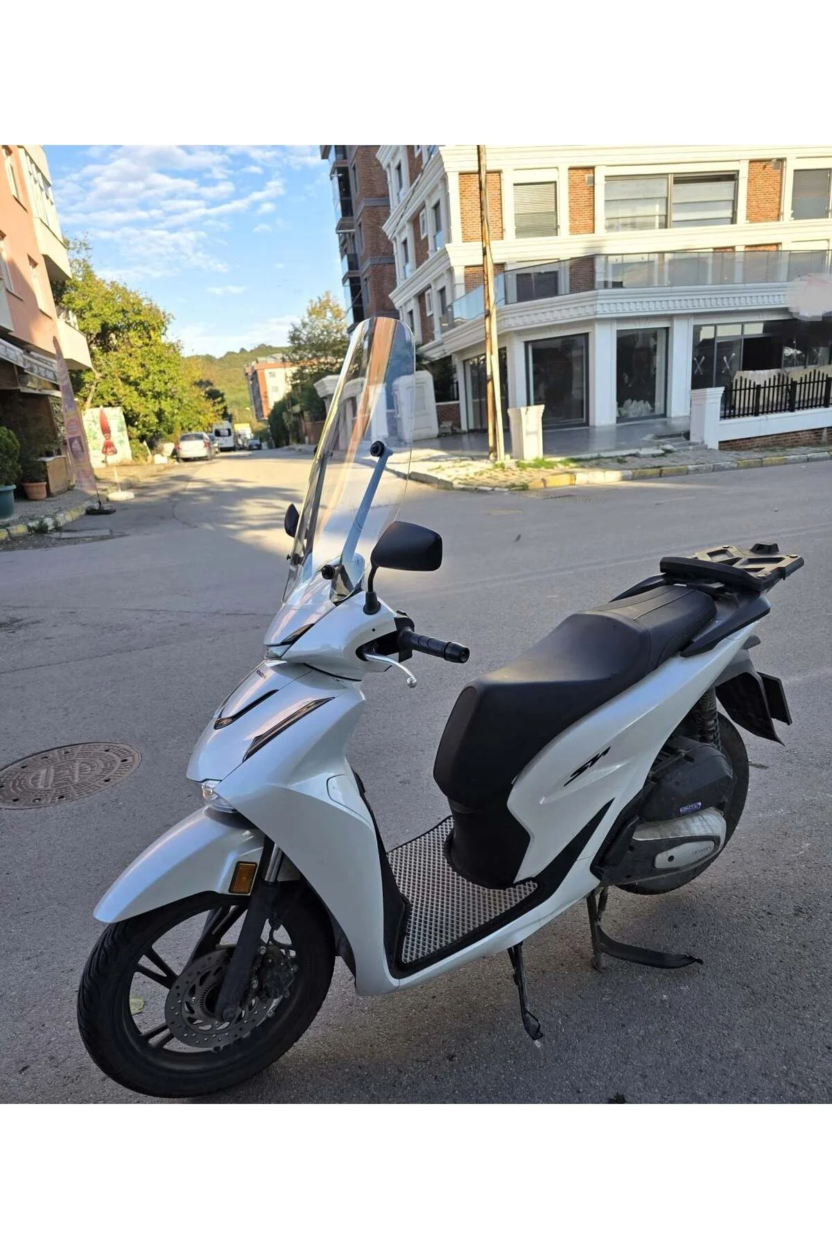 Honda SH 125 Ön Cam 2024-2026 Model 57cm Şeffaf Renkli 4mm APARATSIZ - Görsel 7