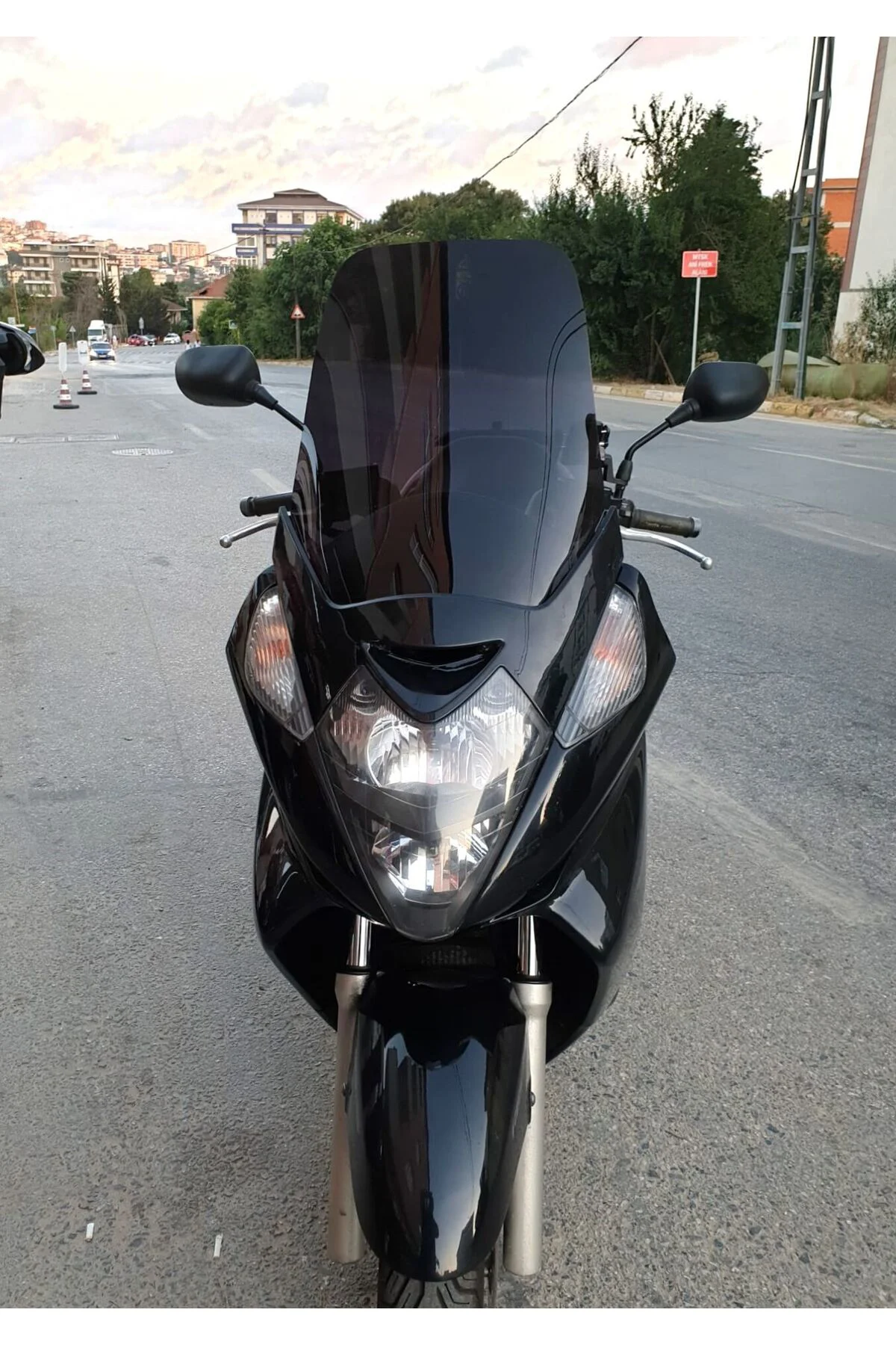 Honda Silverwing SWT 400 Ön Cam 2006-2009 Model 56cm Siyah Renkli