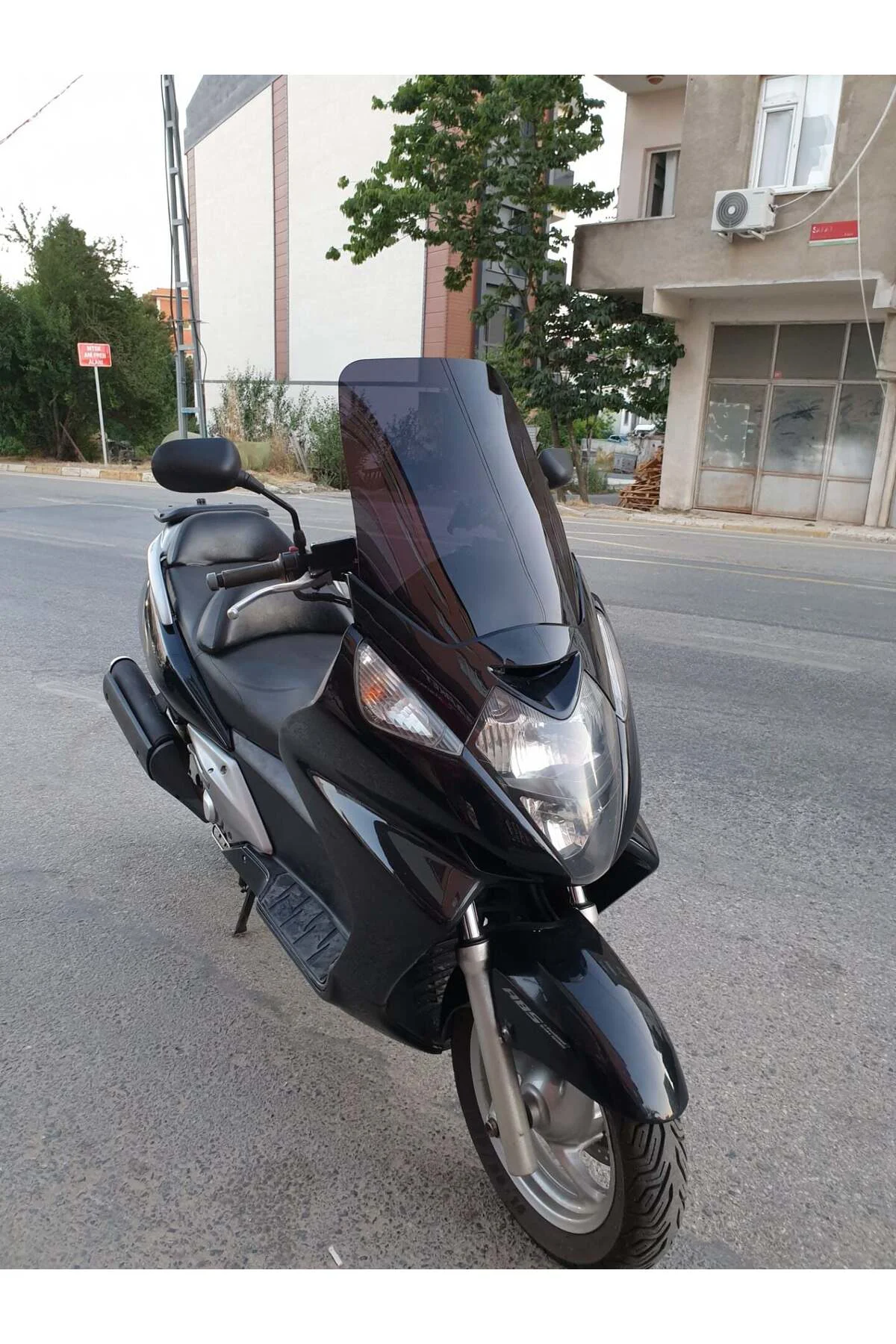 Honda Silverwing SWT 400 Ön Cam 2006-2009 Model 56cm Siyah Renkli