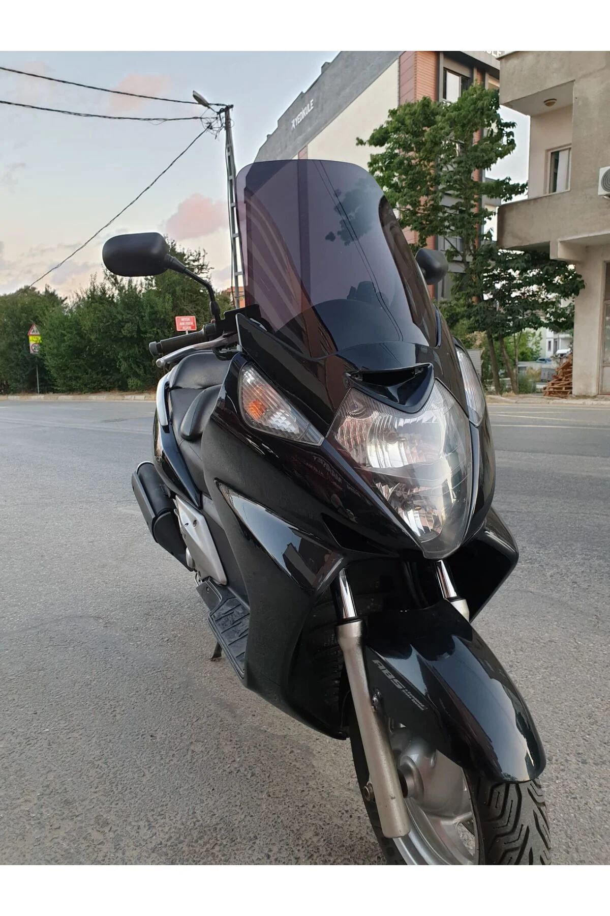 Honda Silverwing SWT 400 Ön Cam 2006-2009 Model 56cm Siyah Renkli