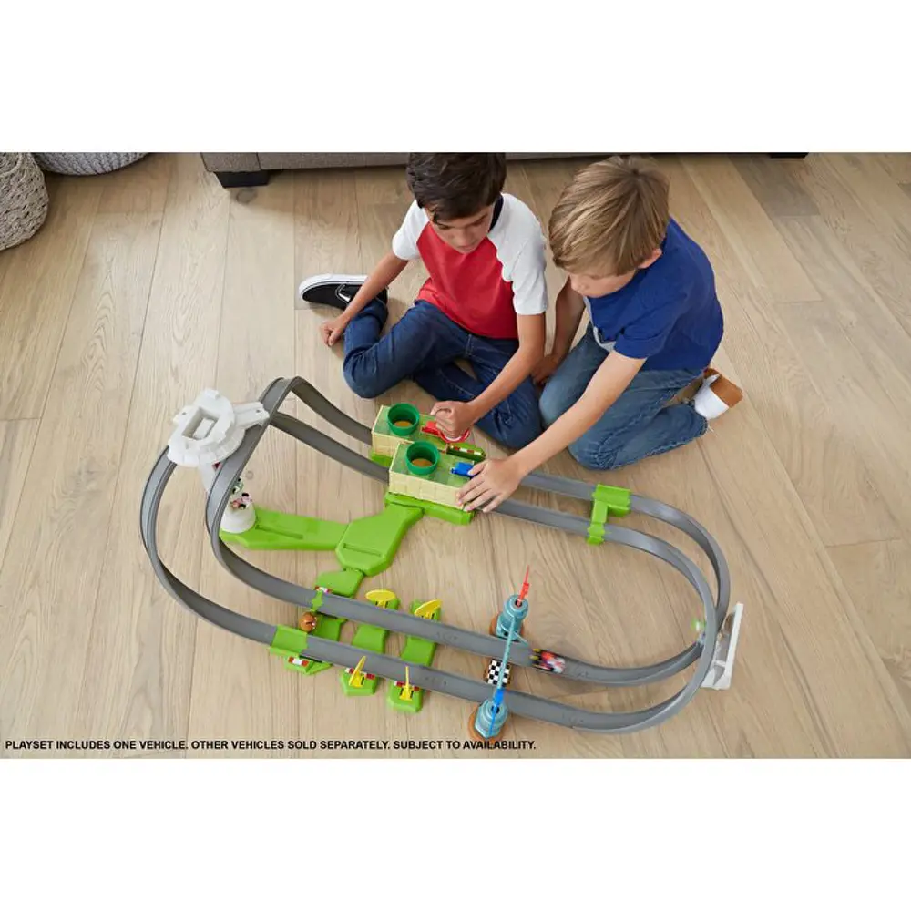 Hot Wheels Mario Kart Çılgın Dönüş Parkuru Yarış Seti GHK15