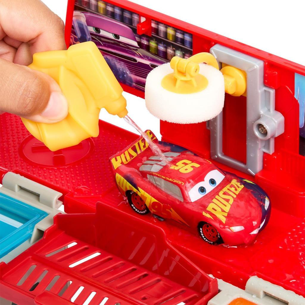 HPD82 Cars Mack Tır - Renk Değişimi Eğlencesi Oyun Seti HPD82 Cars Mack Tır - Renk Değişimi Eğlencesi Oyun Seti