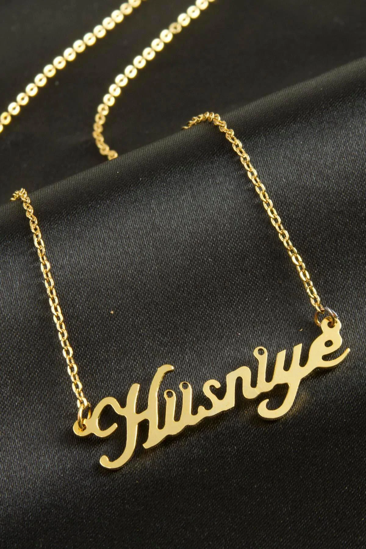 Hüsniye Isimli Kolye (Kişiye Özel) Hüsniye Isimli Kolye (Kişiye Özel)