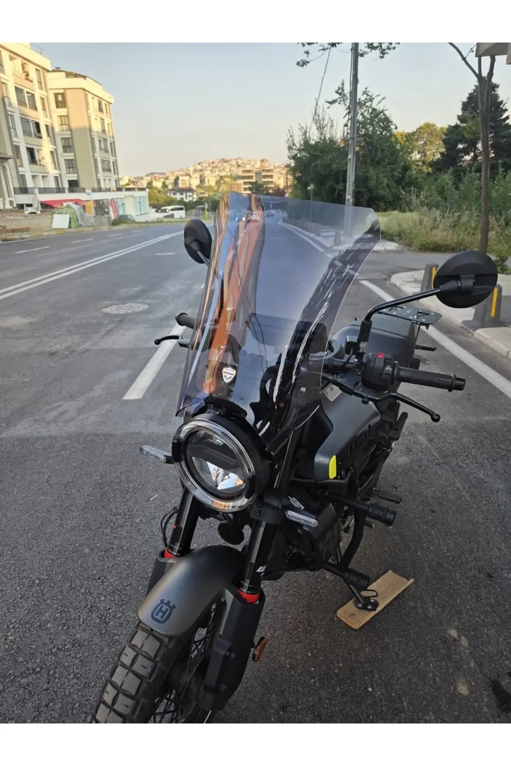 Husqvarna Svartpilen 250-401 Ön Cam 2020-2025 Model 47cm Füme Ren