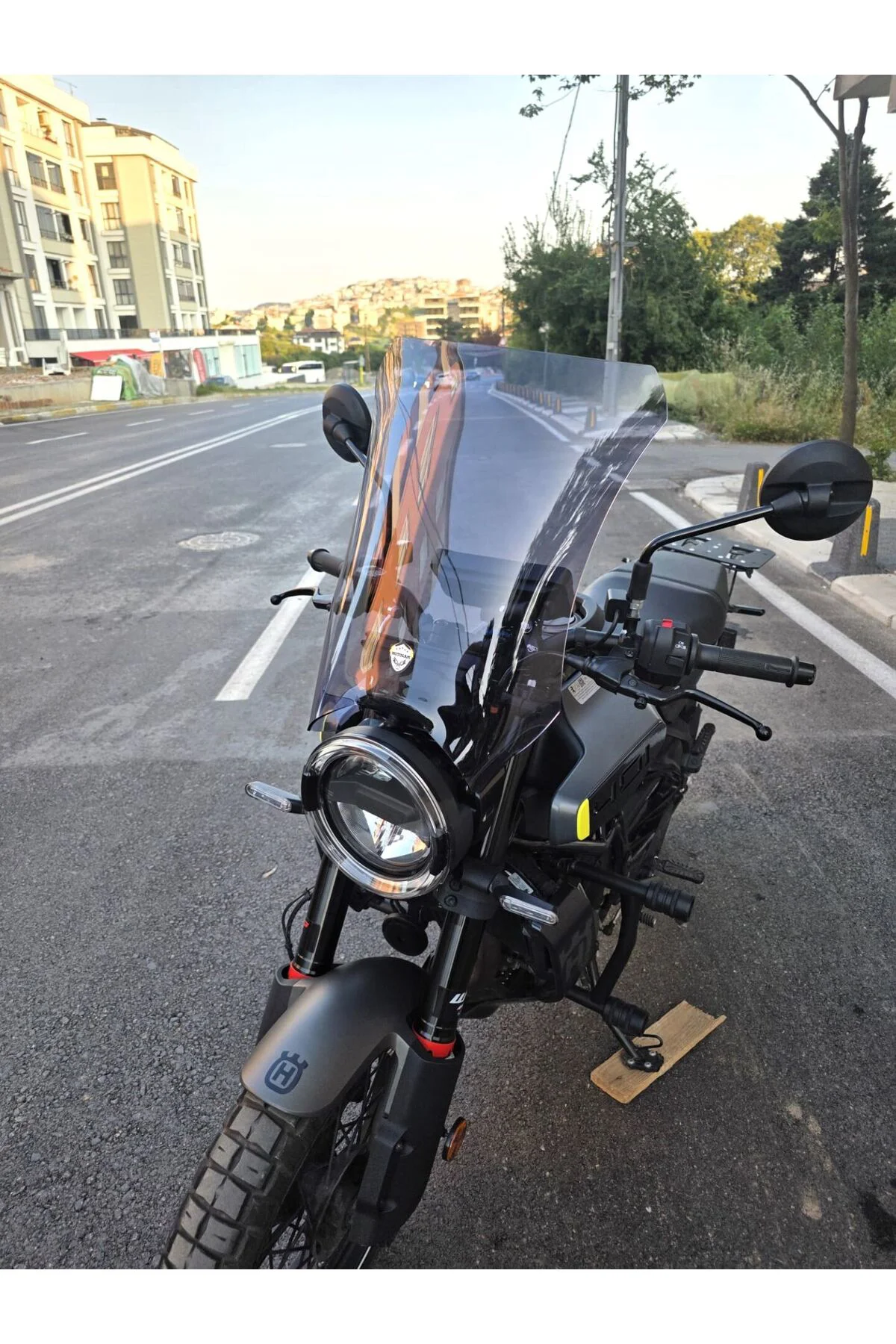 Husqvarna Svartpilen 250 Ön Cam 2024-2026 Model 47cm Füme Renkli 