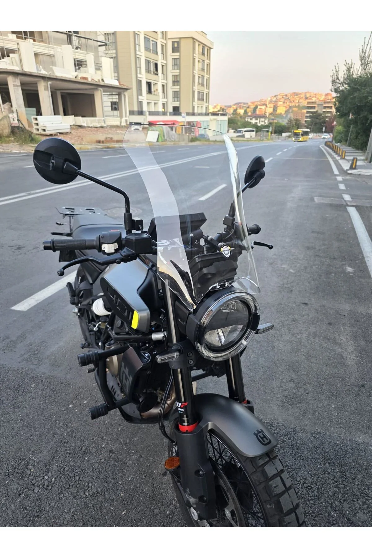 Husqvarna Svartpilen 250 Ön Cam 2024-2026 Model 47cm Şeffaf Renkl