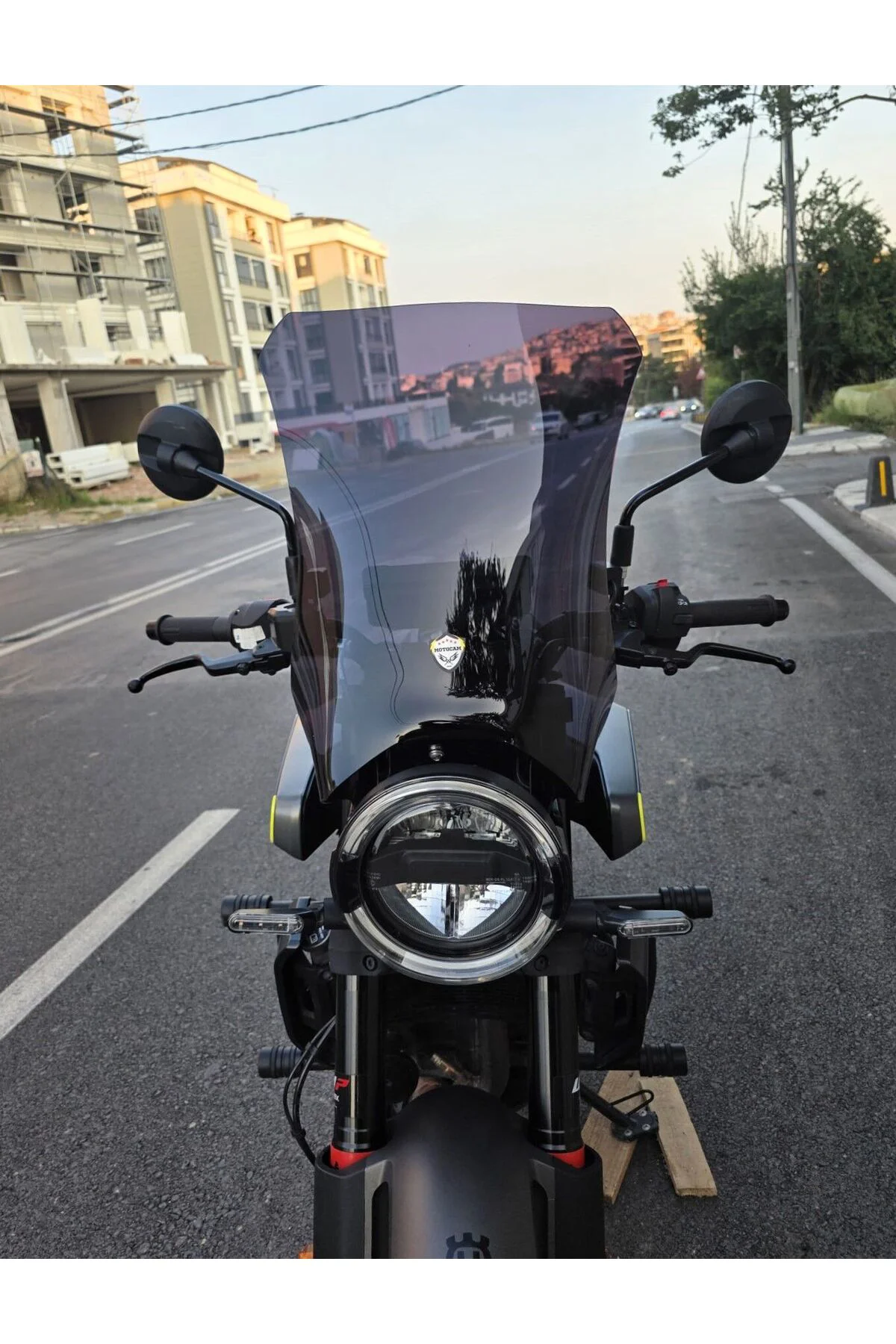 Husqvarna Svartpilen 250 Ön Cam 2024-2026 Model 47cm Siyah Renkli