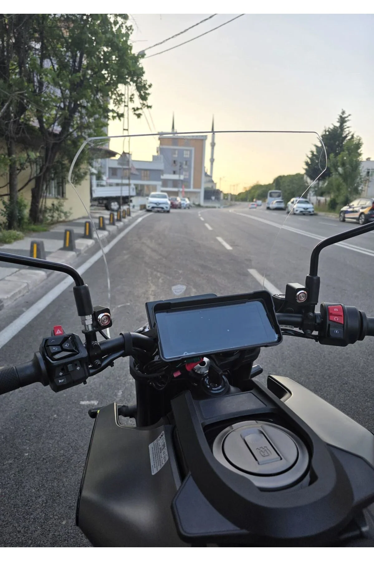 Husqvarna Svartpilen 250 Ön Cam 2024-2026 Model 47cm Şeffaf Renkl