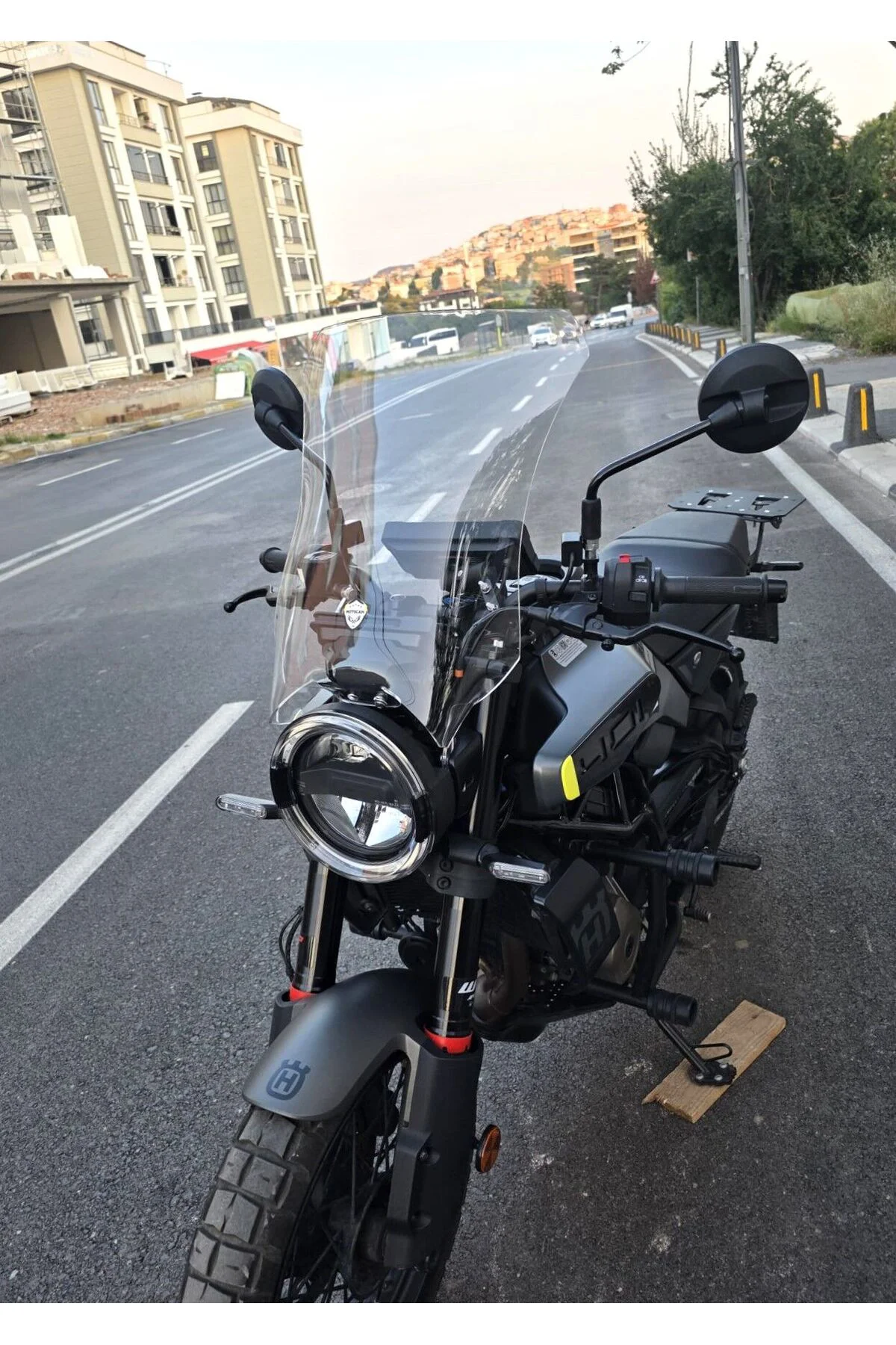 Husqvarna Svartpilen 250 Ön Cam 2024-2026 Model 47cm Şeffaf Renkl