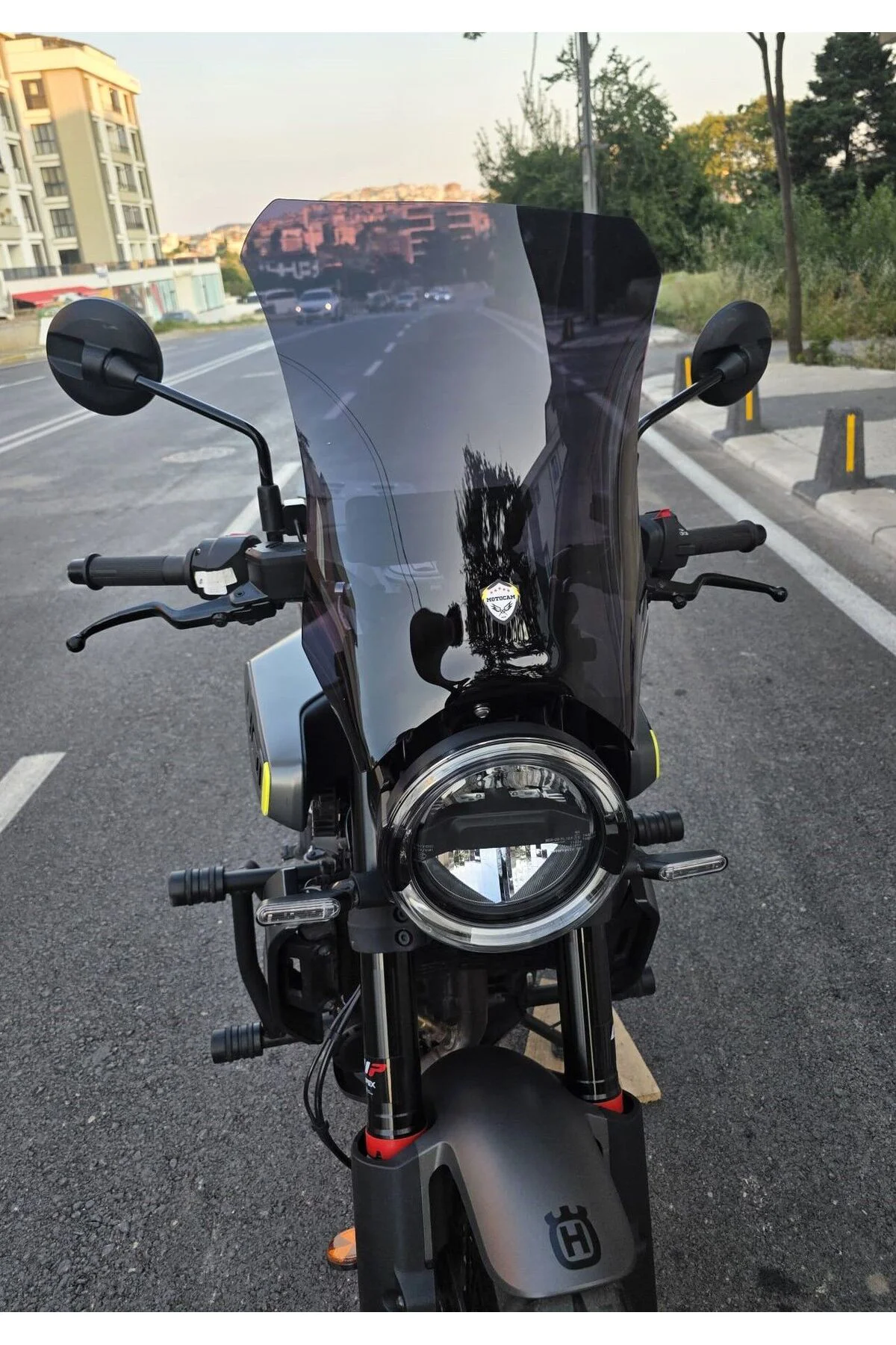 Husqvarna Svartpilen 401 Ön Cam 2024-2026 Model 47cm Siyah Renkli 4mm