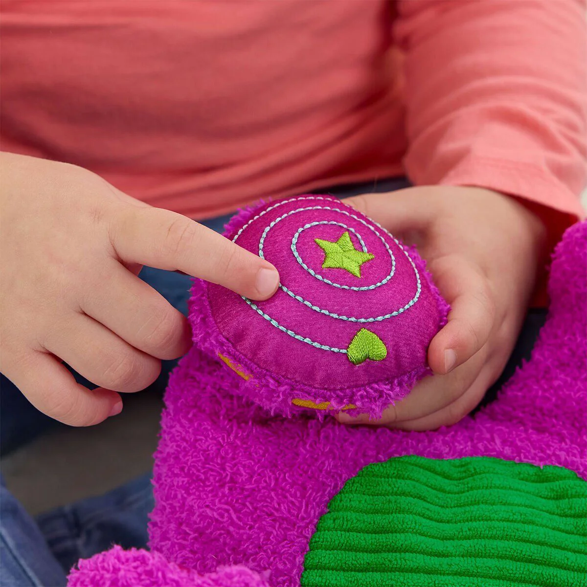 HYG89 Fisher-Price Kalp Yapan Barney Pelüş Oyuncağı