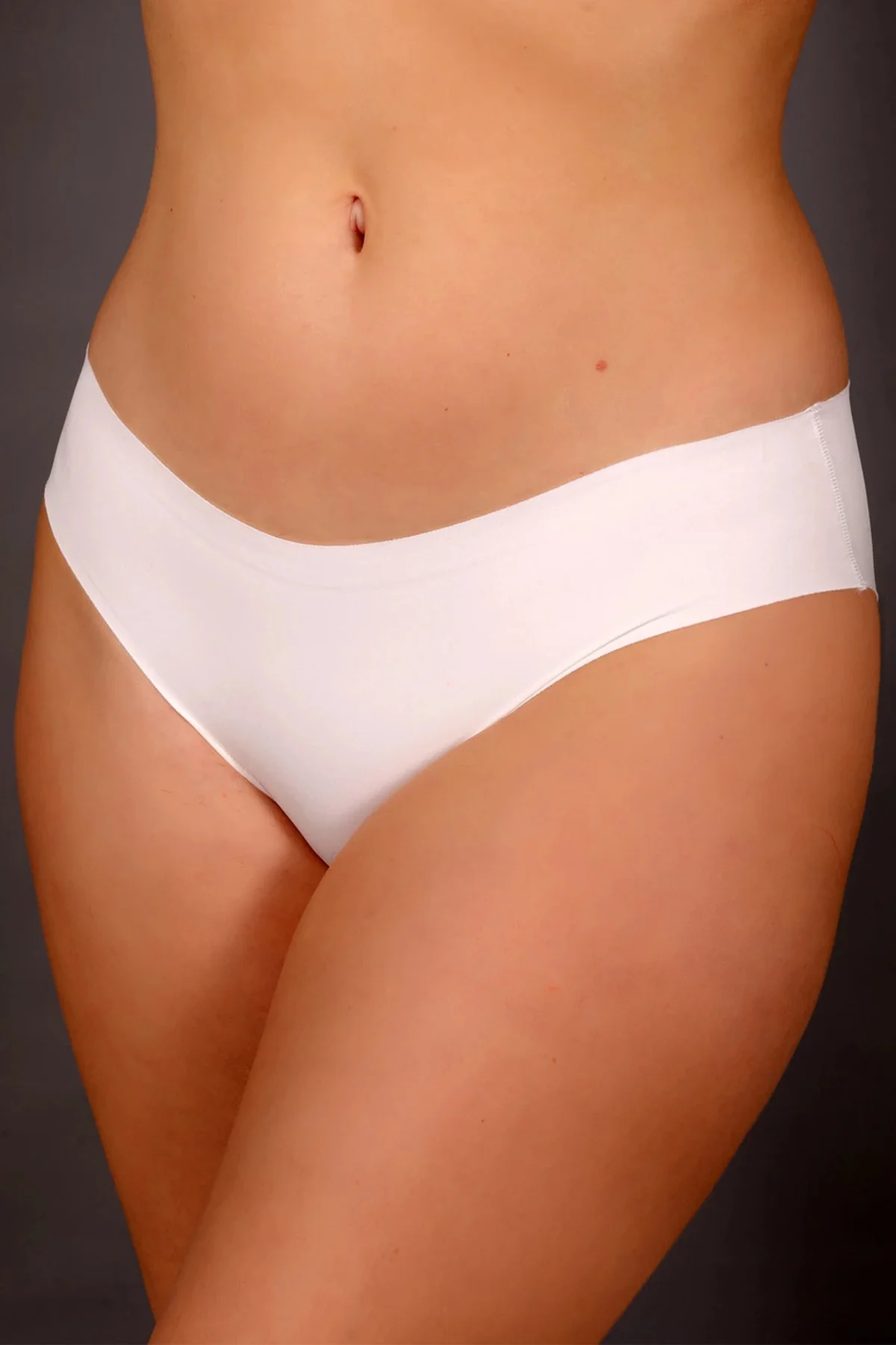 İç Giyim NEWBRA Düşük Bel Toparlayıcı Lazer Kesim Slip Külot İç Giyim NEWBRA Düşük Bel Toparlayıcı Lazer Kesim Slip Külot