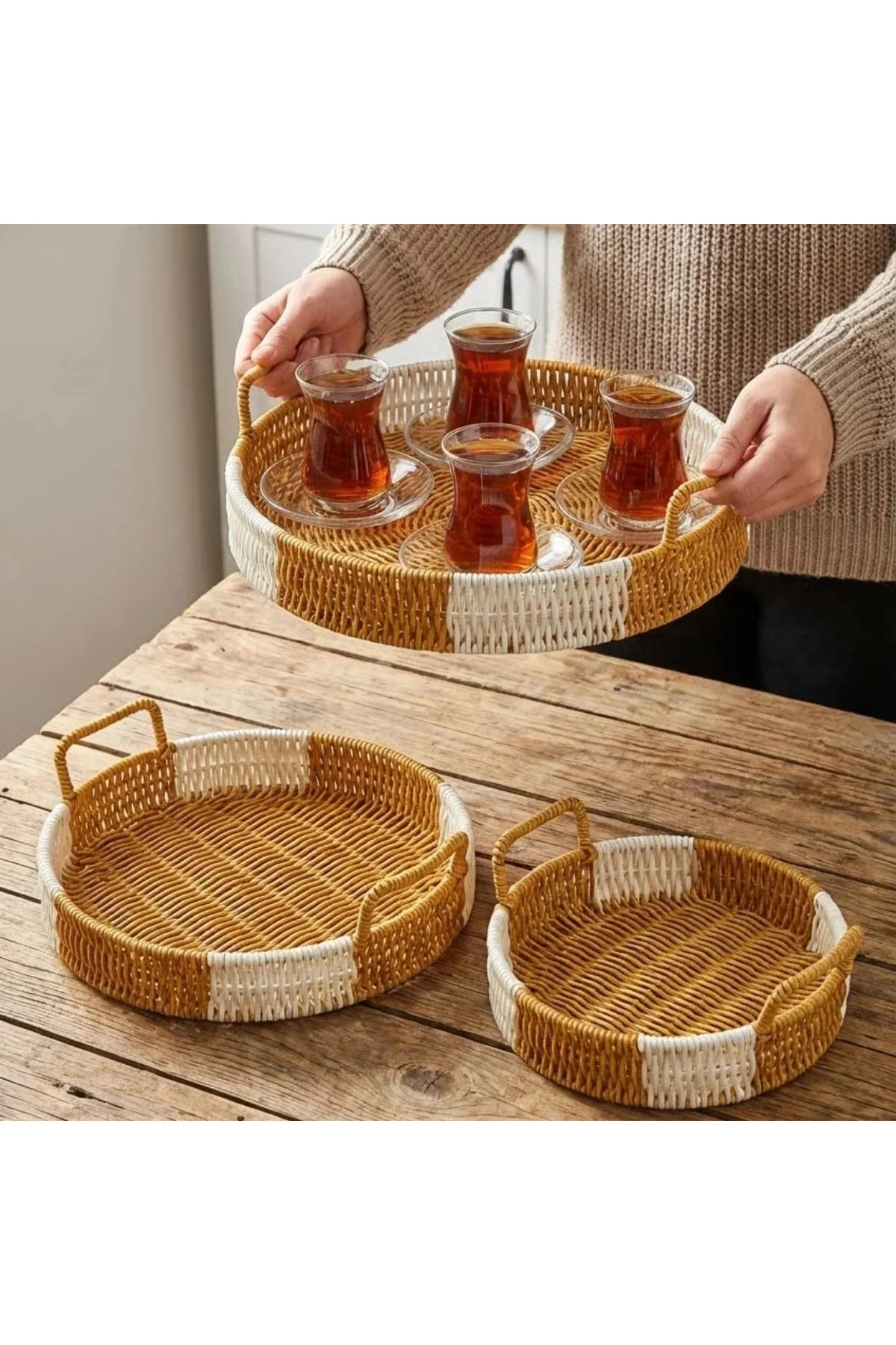 İç İçe Geçebilen 3’lü Yuvarlak Plastik Rattan Tepsi Seti–Çift Renkli Hasır Görünümlü Çok Amaçlı Serv İç İçe Geçebilen 3’lü Yuvarlak Plastik Rattan Tepsi Seti–Çift Renkli Hasır Görünümlü Çok Amaçlı Serv
