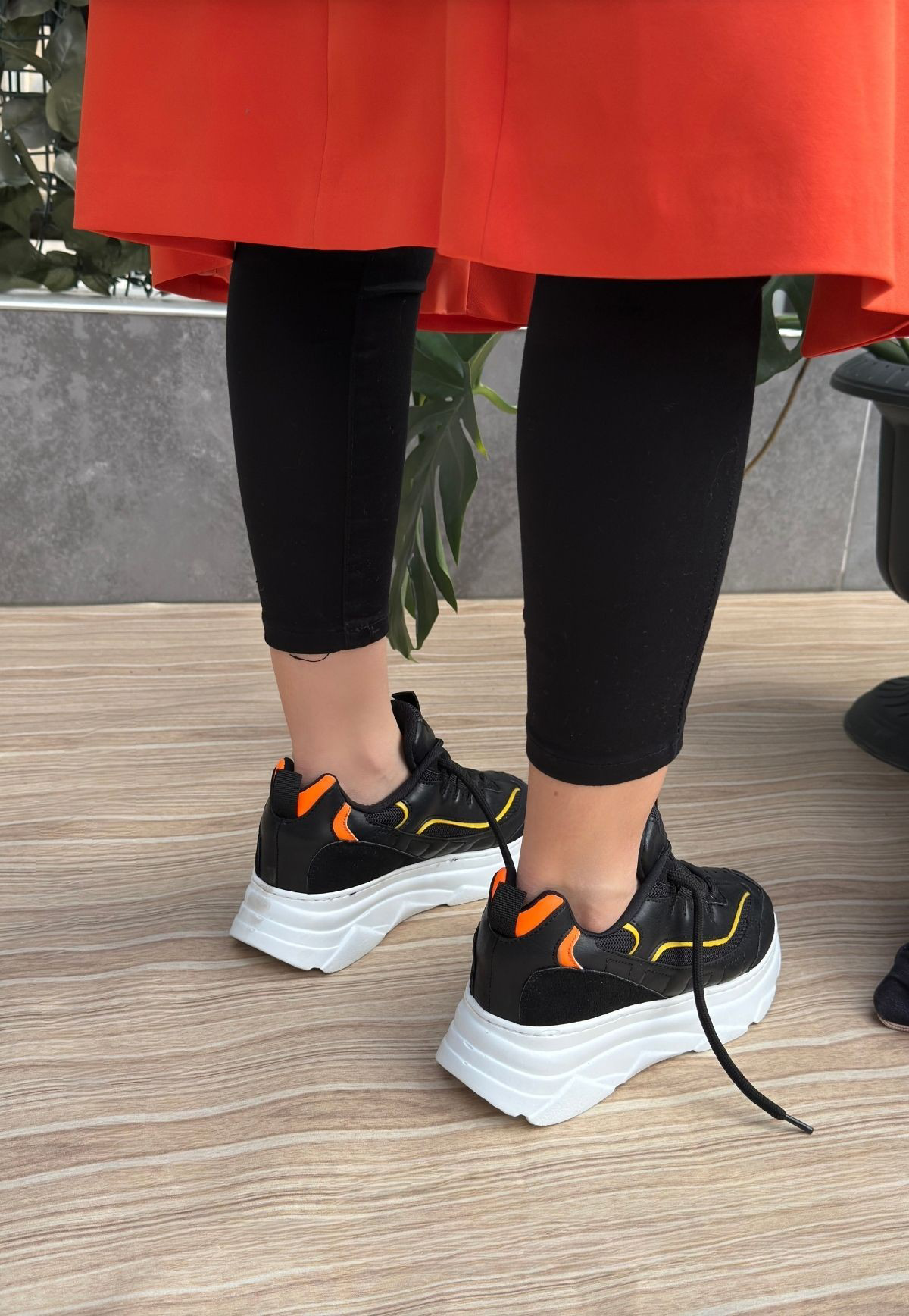 Imkea Siyah Cilt Hardal Detaylı Spor Ayakkabı Imkea Siyah Cilt Hardal Detaylı Spor Ayakkabı