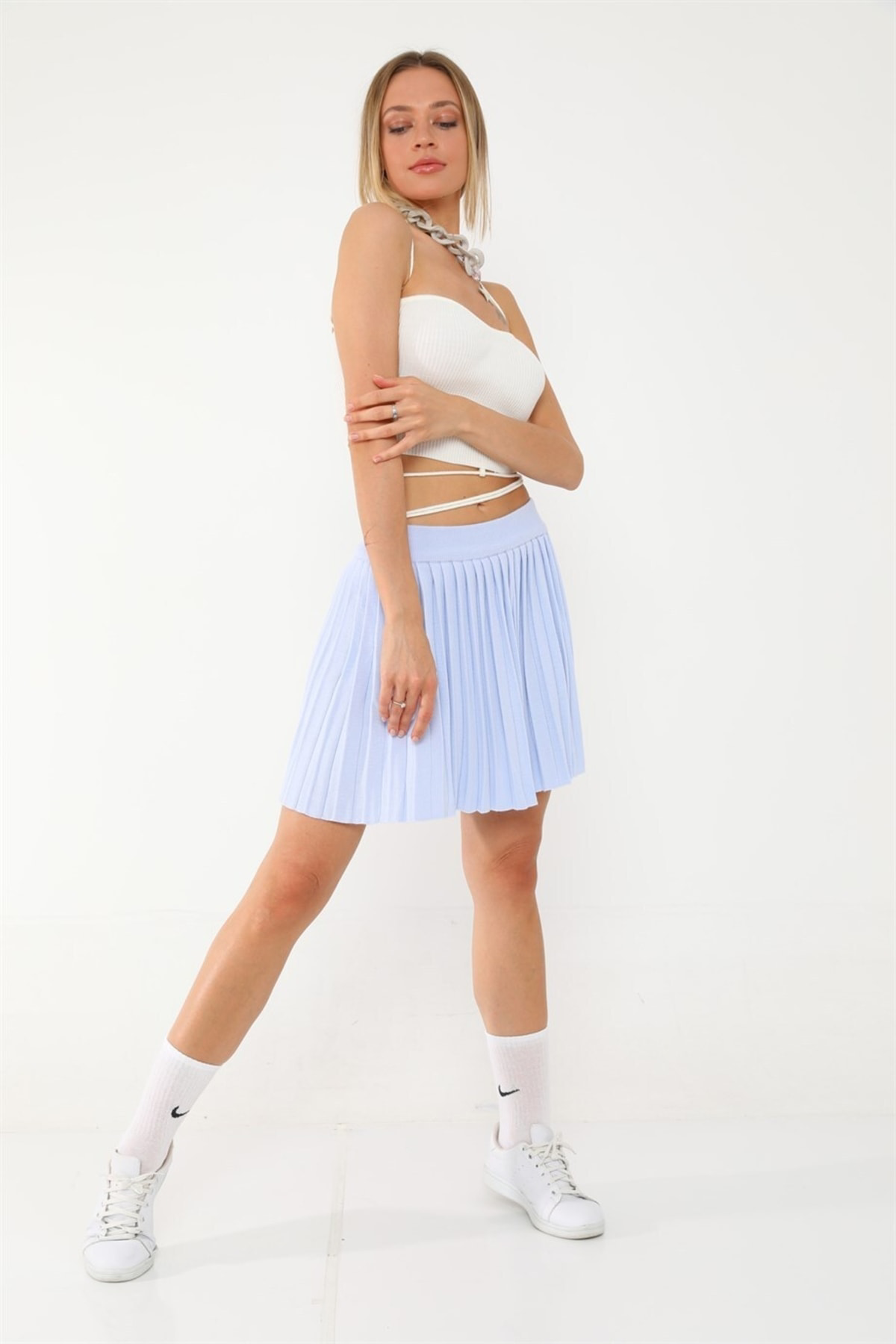 Dreamlike İnce İp Askılı Belden Bağlamalı Straplez Crop Triko Büstiyer Bluz