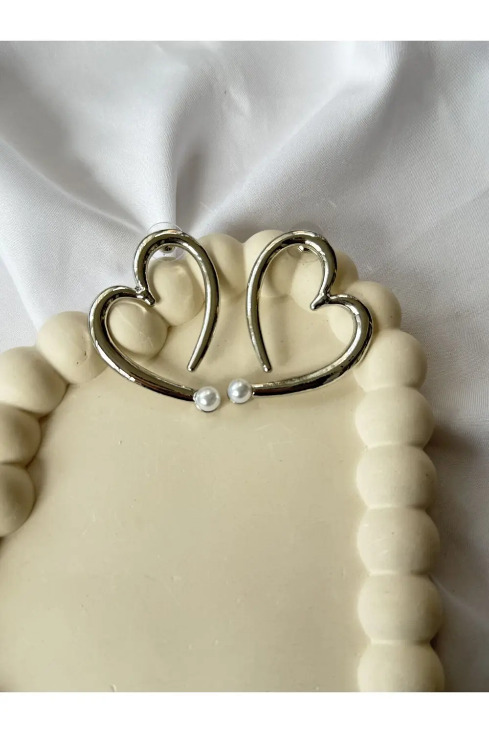 Atelier Emine İnci Detaylı Kalp Küpe