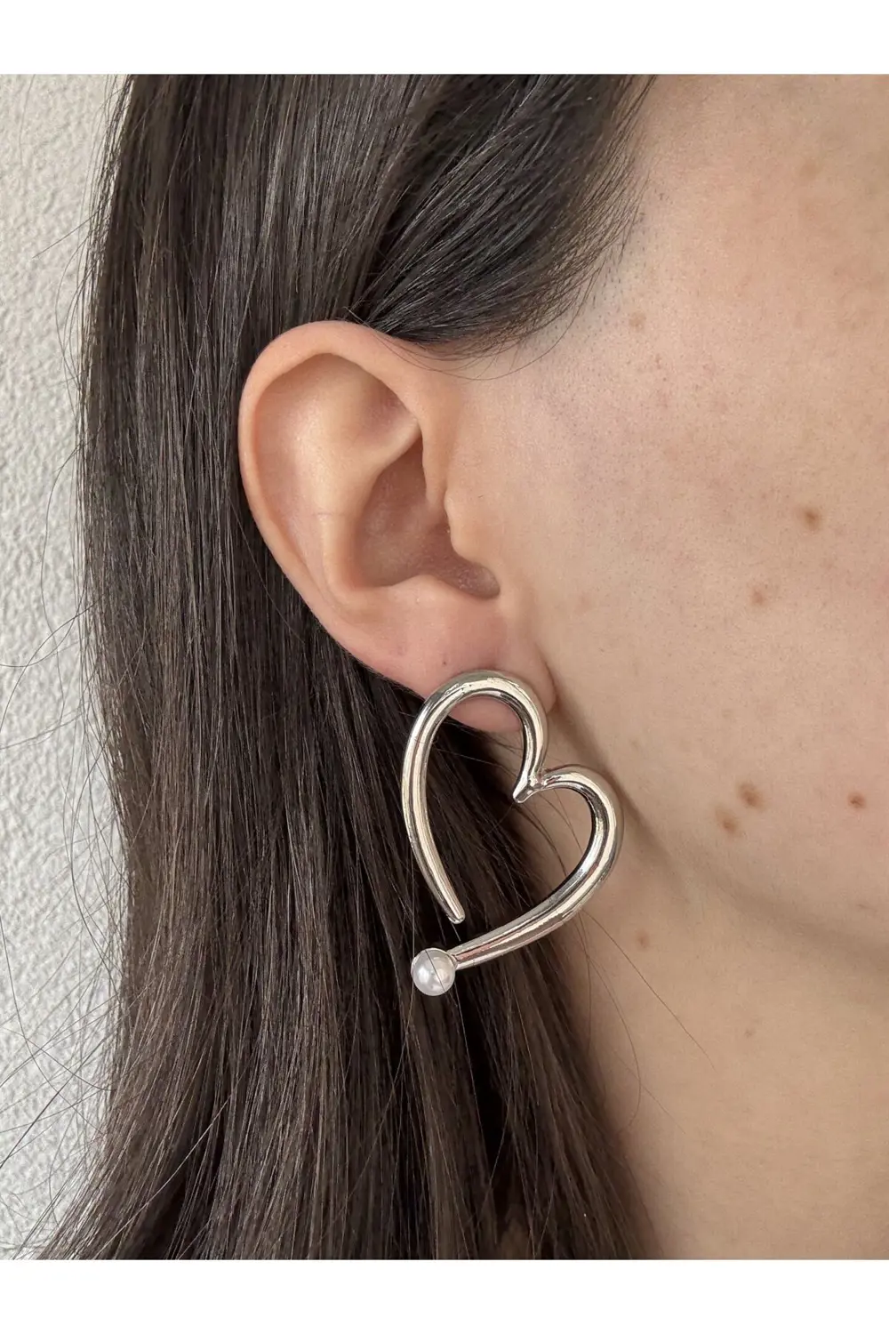 Atelier Emine İnci Detaylı Kalp Küpe