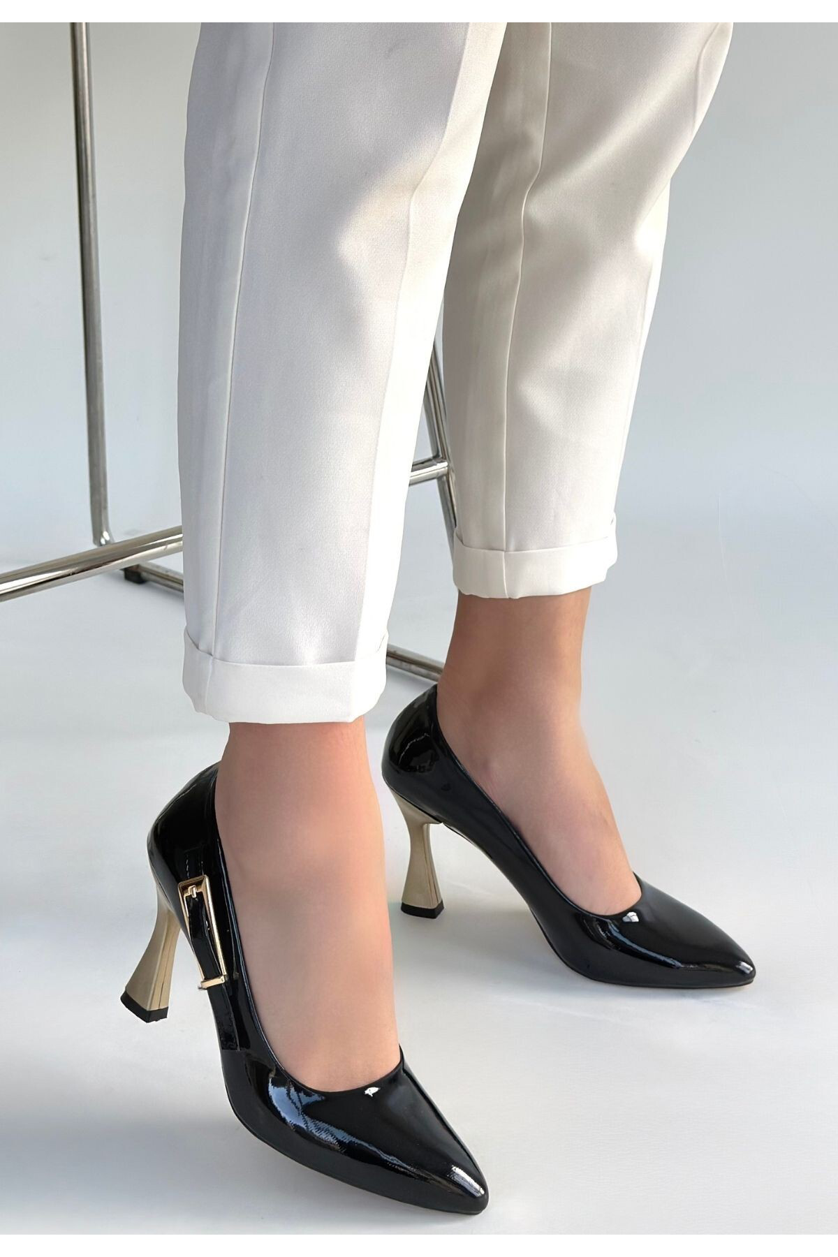 indispensablely Motya Siyah Rugan Topuklu Ayakkabı