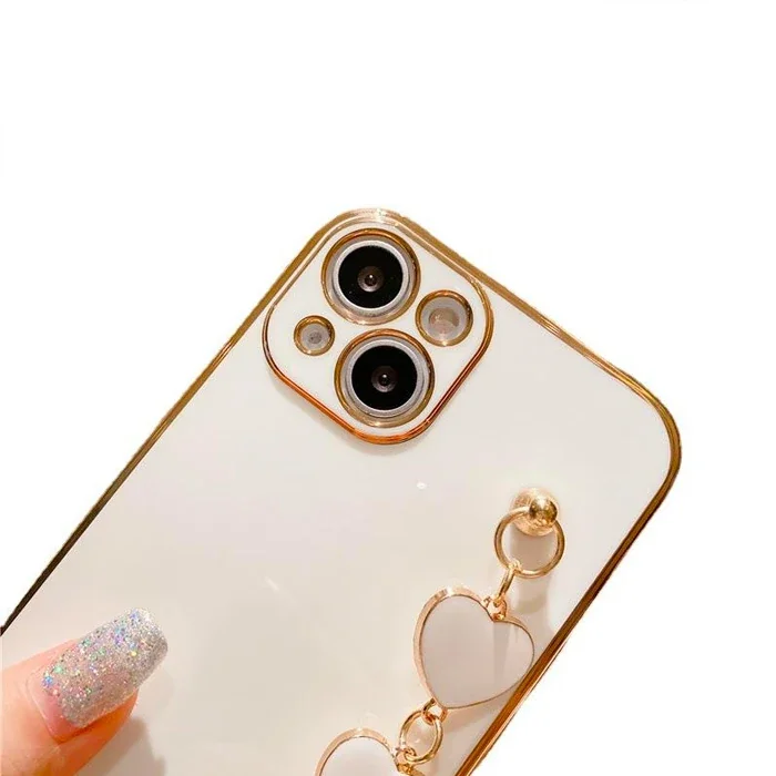 iPhone 13 6.1 Askılı Silikon Kılıf - Kalp Bileklikli ve Kamera Korumalı