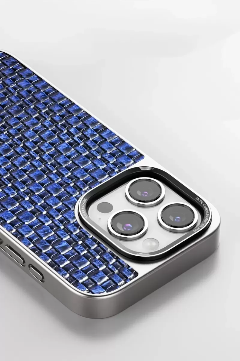 iPhone 15 Pro ile Uyumlu Brand Kapak - Gümüş, Darbeye Dayanıklı