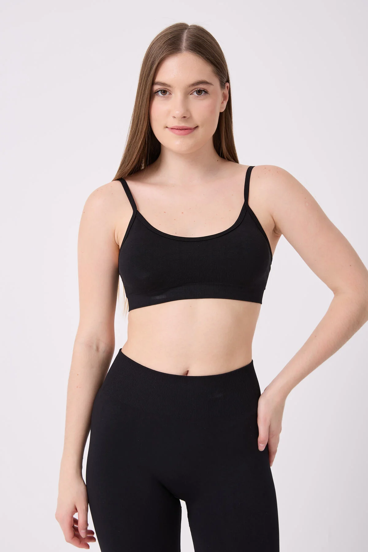 İrin Model İnce Askılı Pedli Toparlayıcı Spor Büstiyer