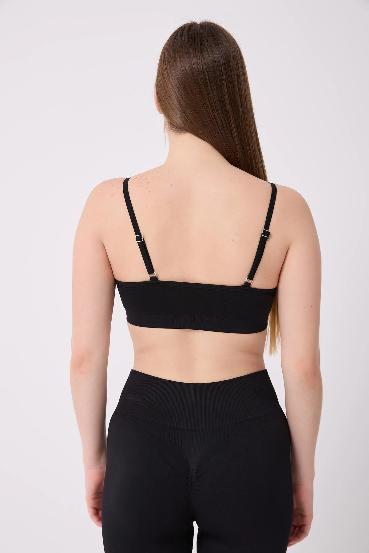 İrin Model İnce Askılı Pedli Toparlayıcı Spor Büstiyer
