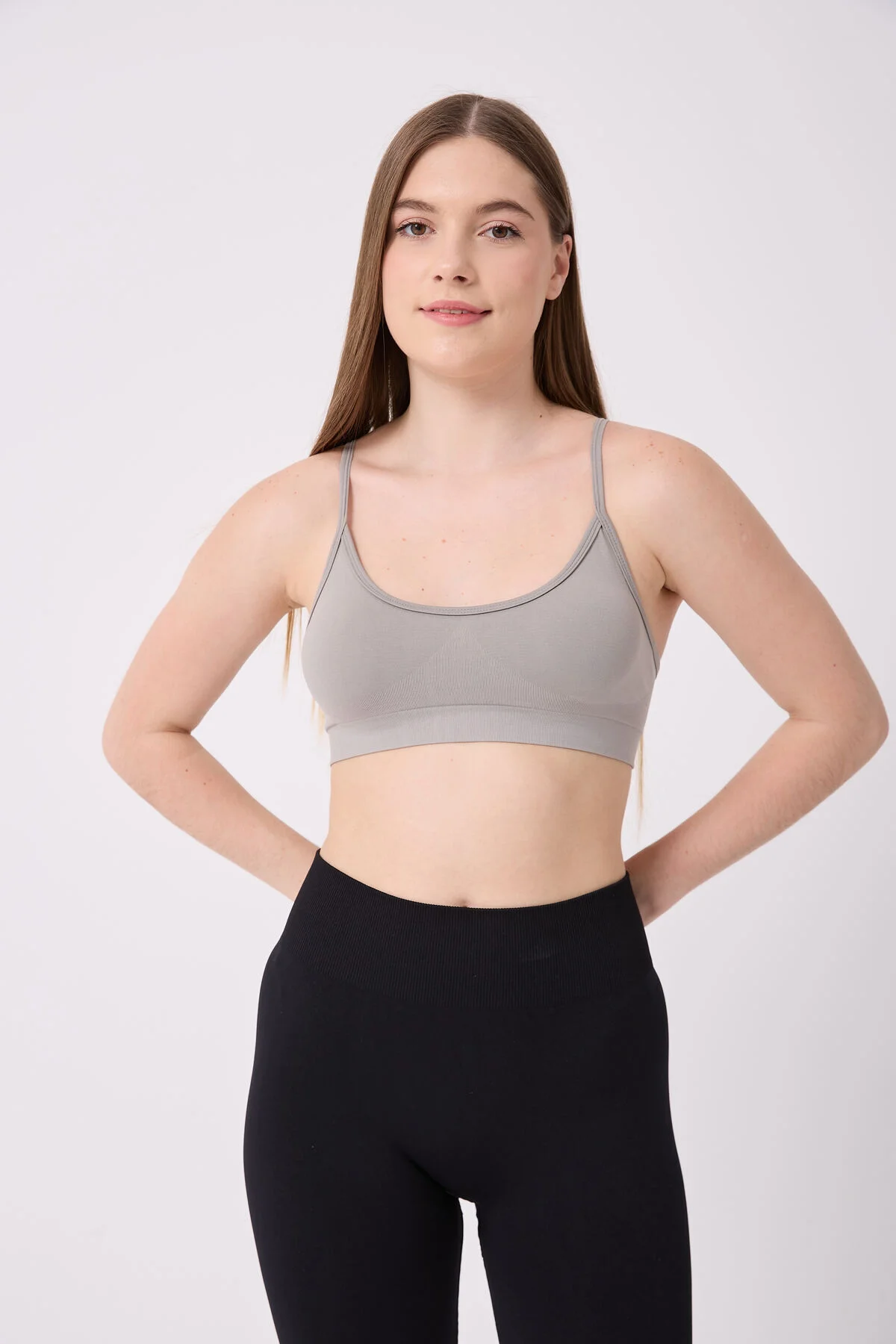 İrin Model İnce Askılı Pedli Toparlayıcı Spor Büstiyer