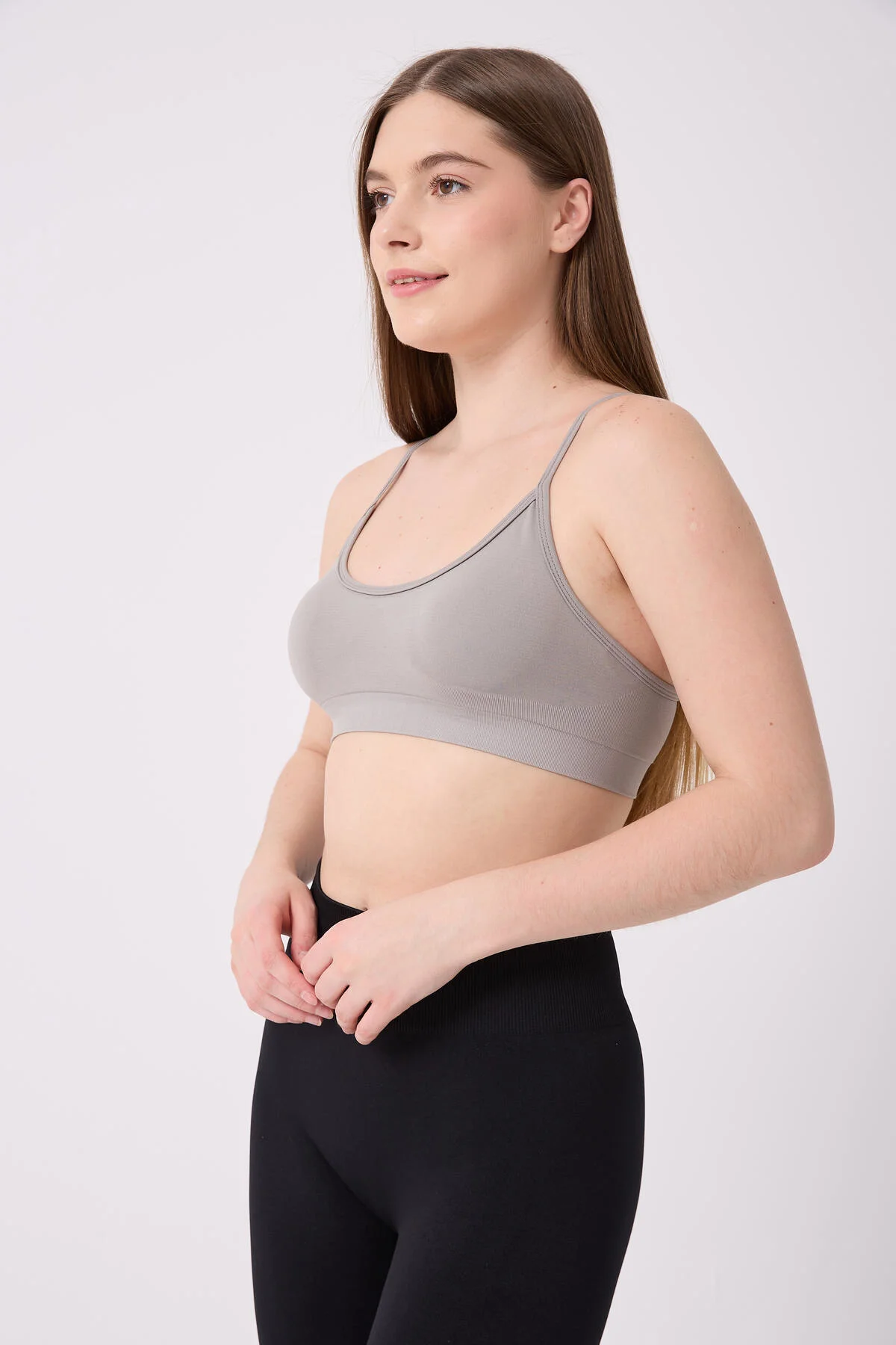 İrin Model İnce Askılı Pedli Toparlayıcı Spor Büstiyer