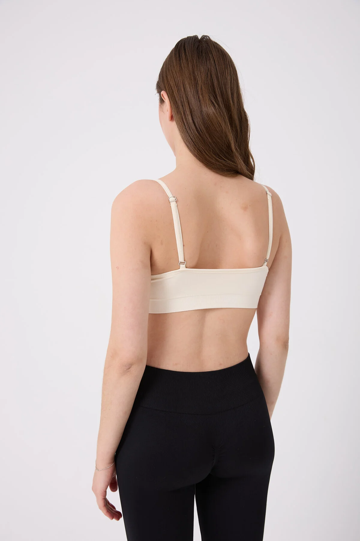 İrin Model İnce Askılı Pedli Toparlayıcı Spor Büstiyer