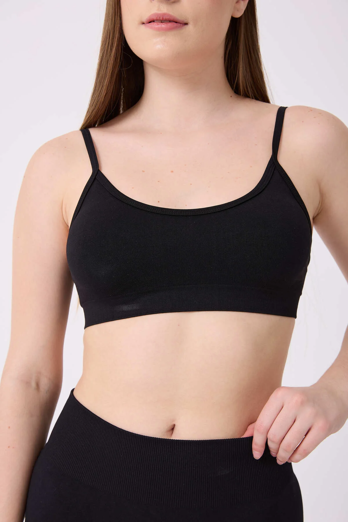 İrin Model İnce Askılı Pedli Toparlayıcı Spor Büstiyer